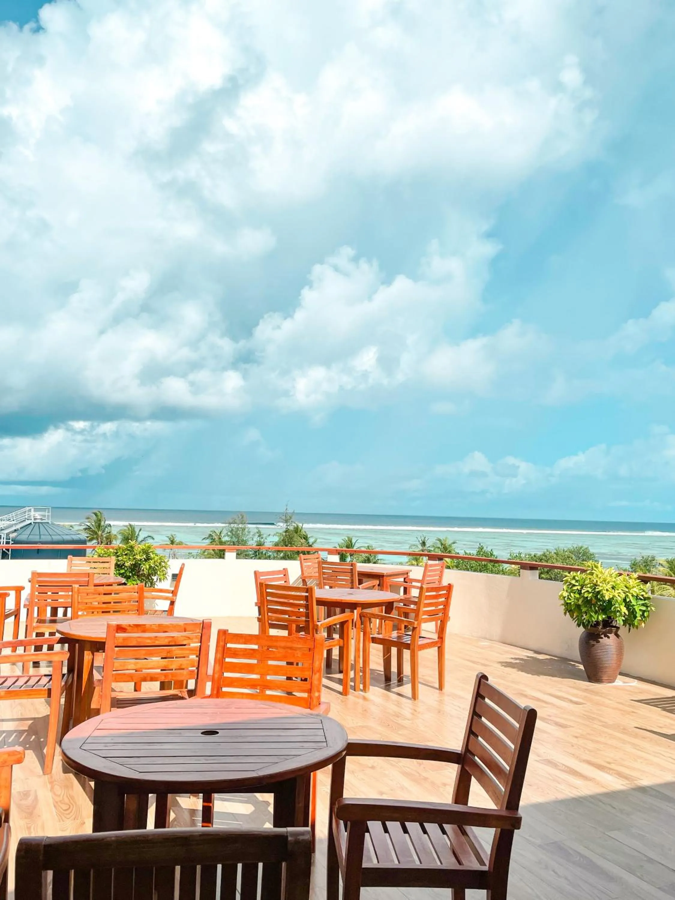 Restaurant/places to eat in Araamu Hotels Maldives at Dhiffushi