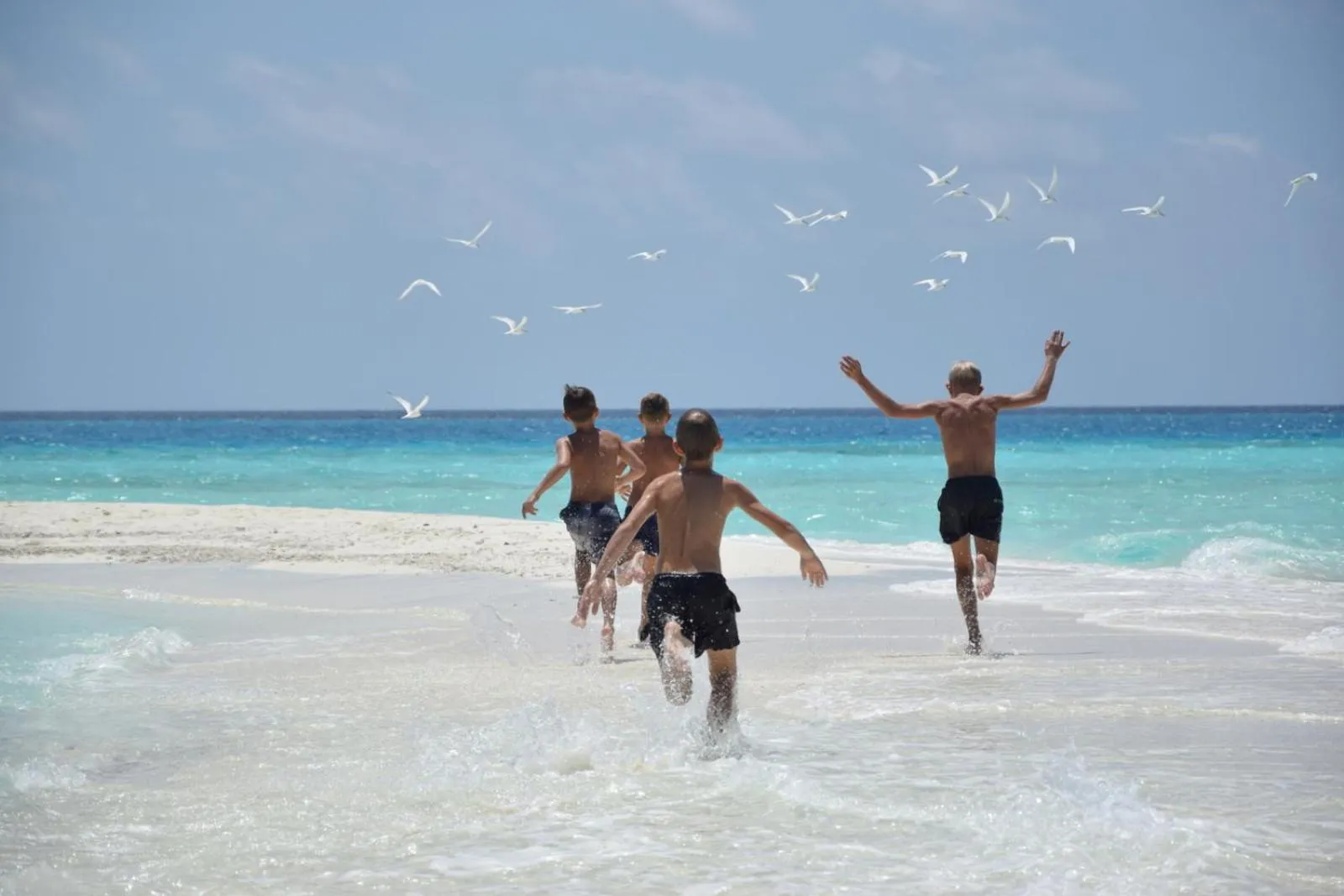 Day in Araamu Hotels Maldives at Dhiffushi