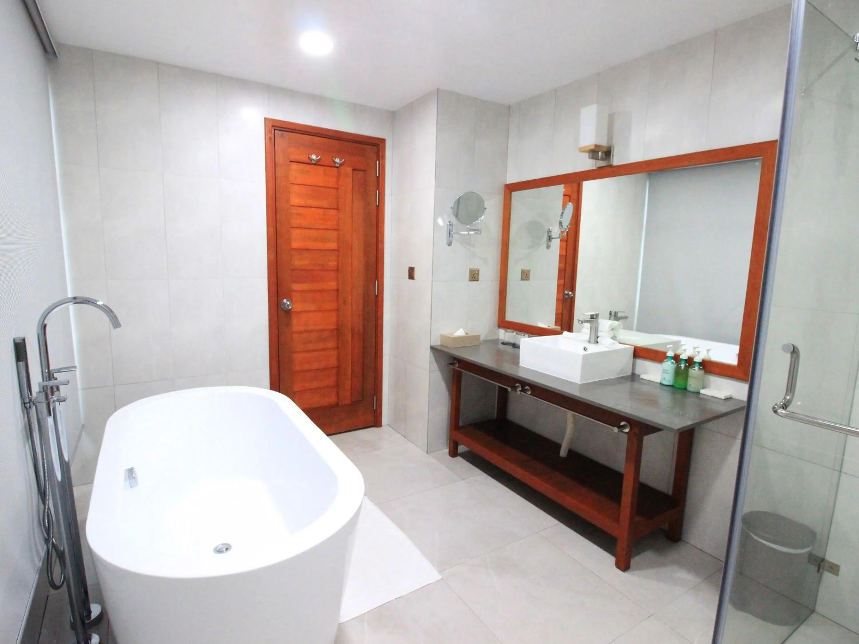 Bathroom in Araamu Hotels Maldives at Dhiffushi