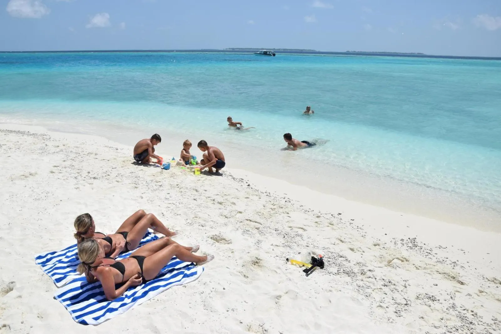 Day in Araamu Hotels Maldives at Dhiffushi