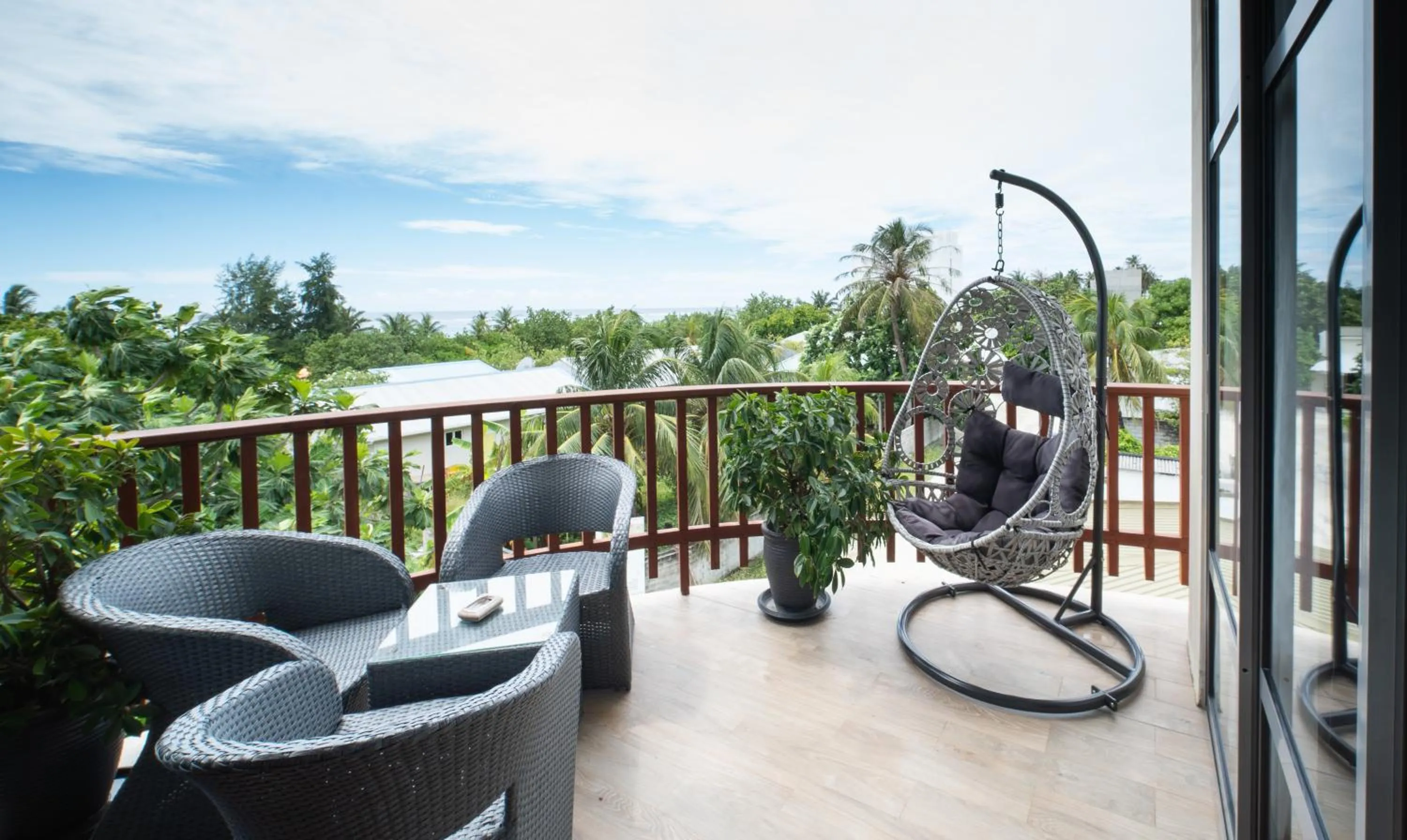 Patio in Araamu Hotels Maldives at Dhiffushi