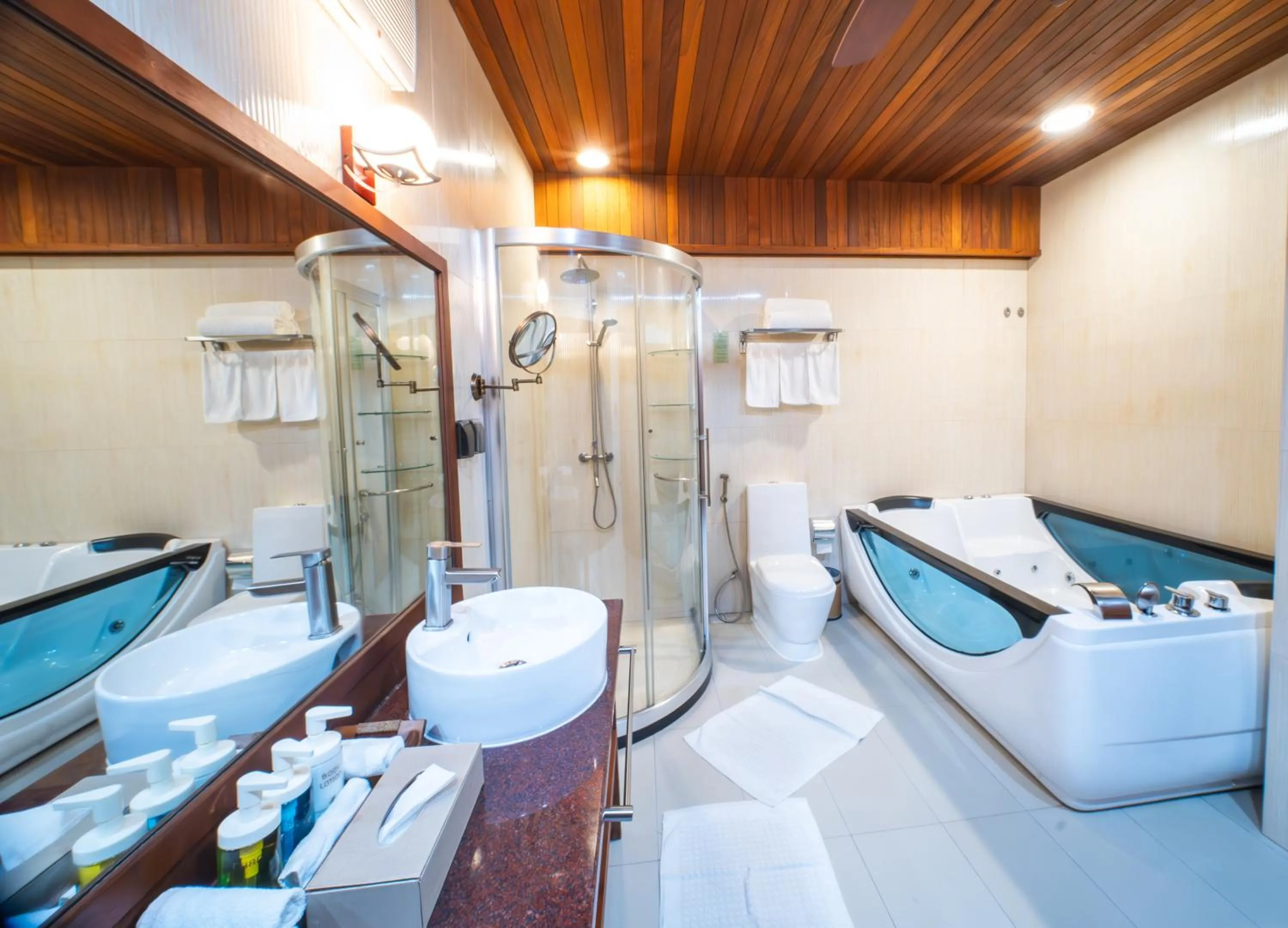 Shower in Araamu Hotels Maldives at Dhiffushi