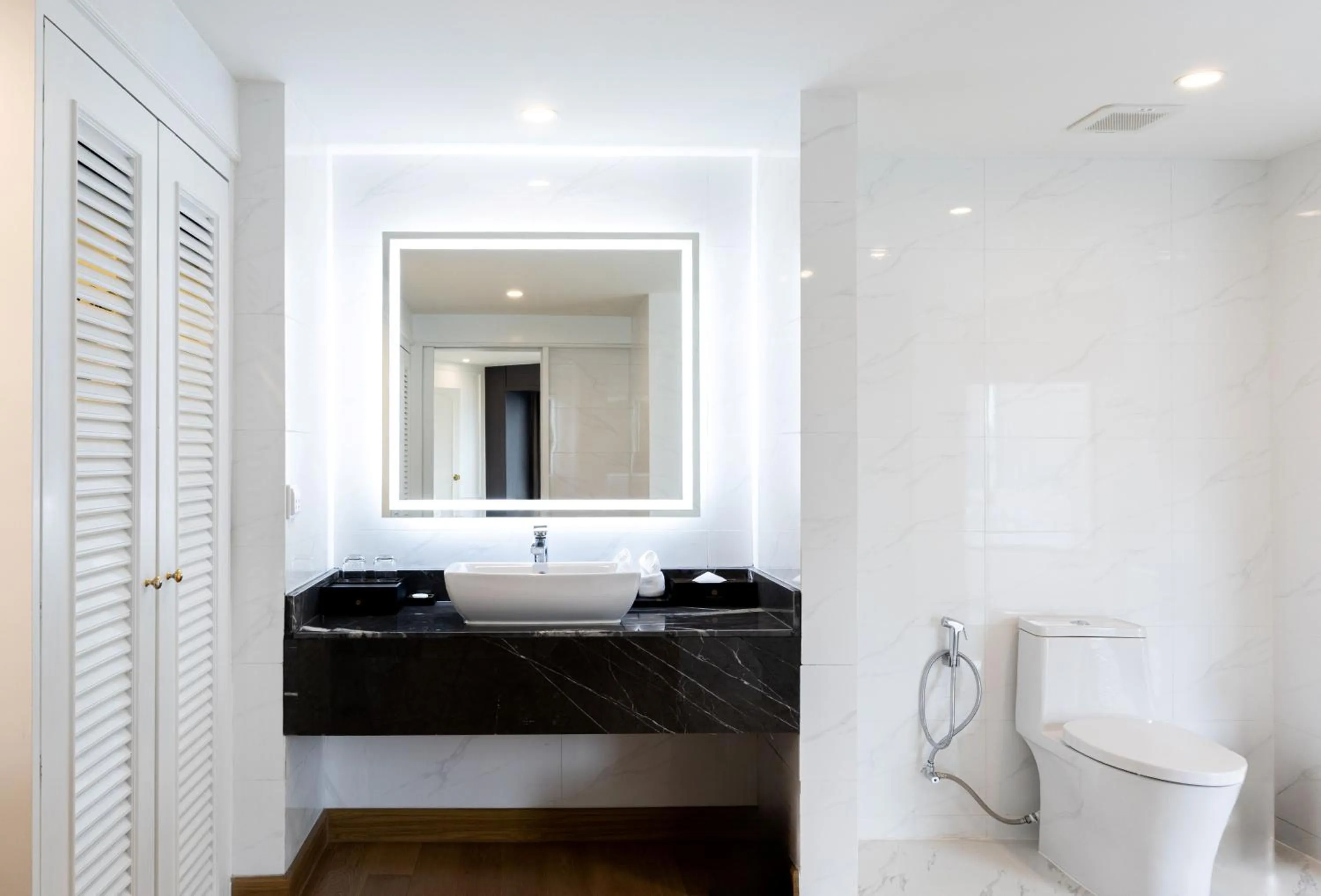 Bathroom, Bed in Rembrandt Hotel Bangkok