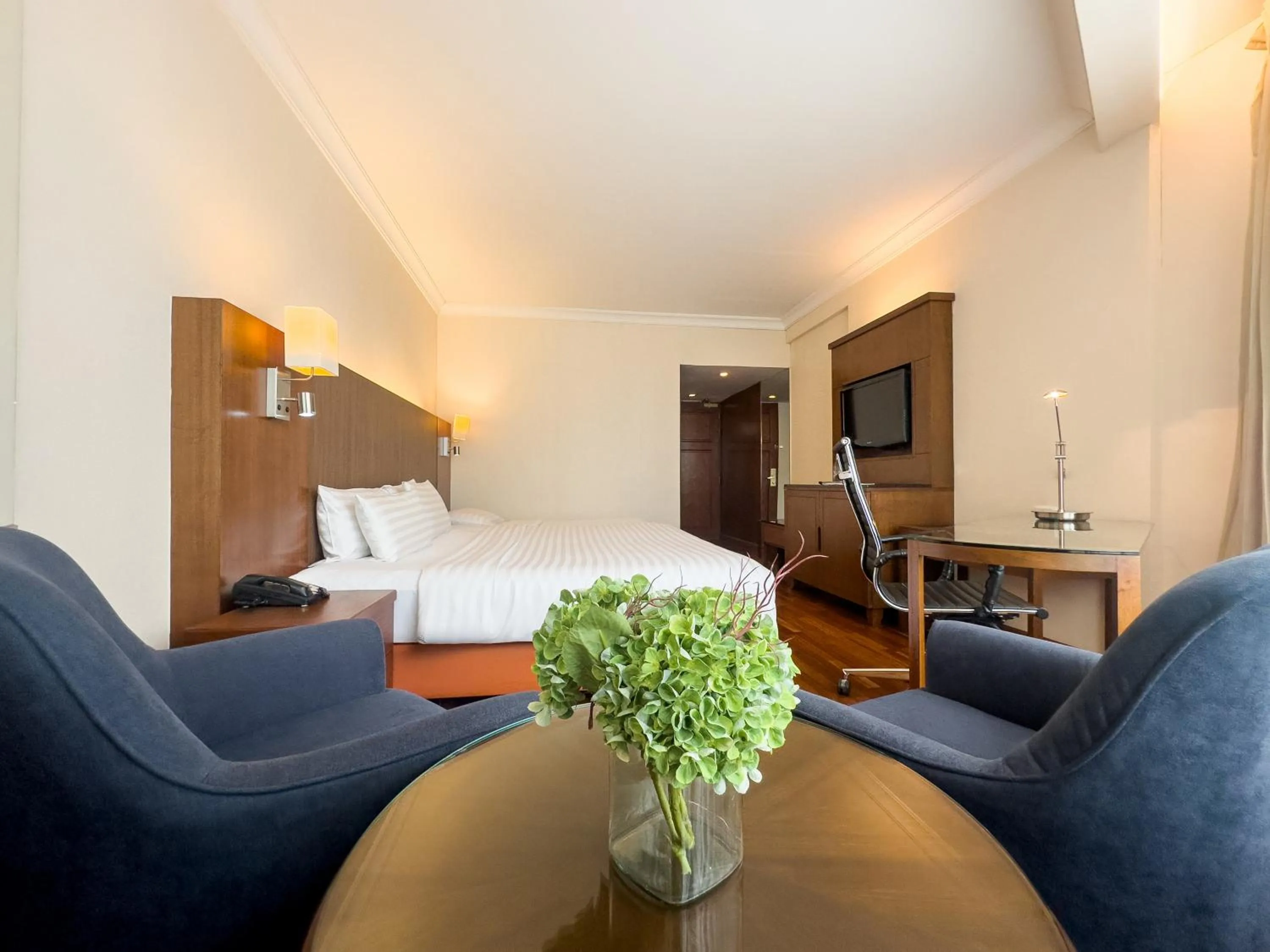 Bedroom, Bed in Rembrandt Hotel Bangkok