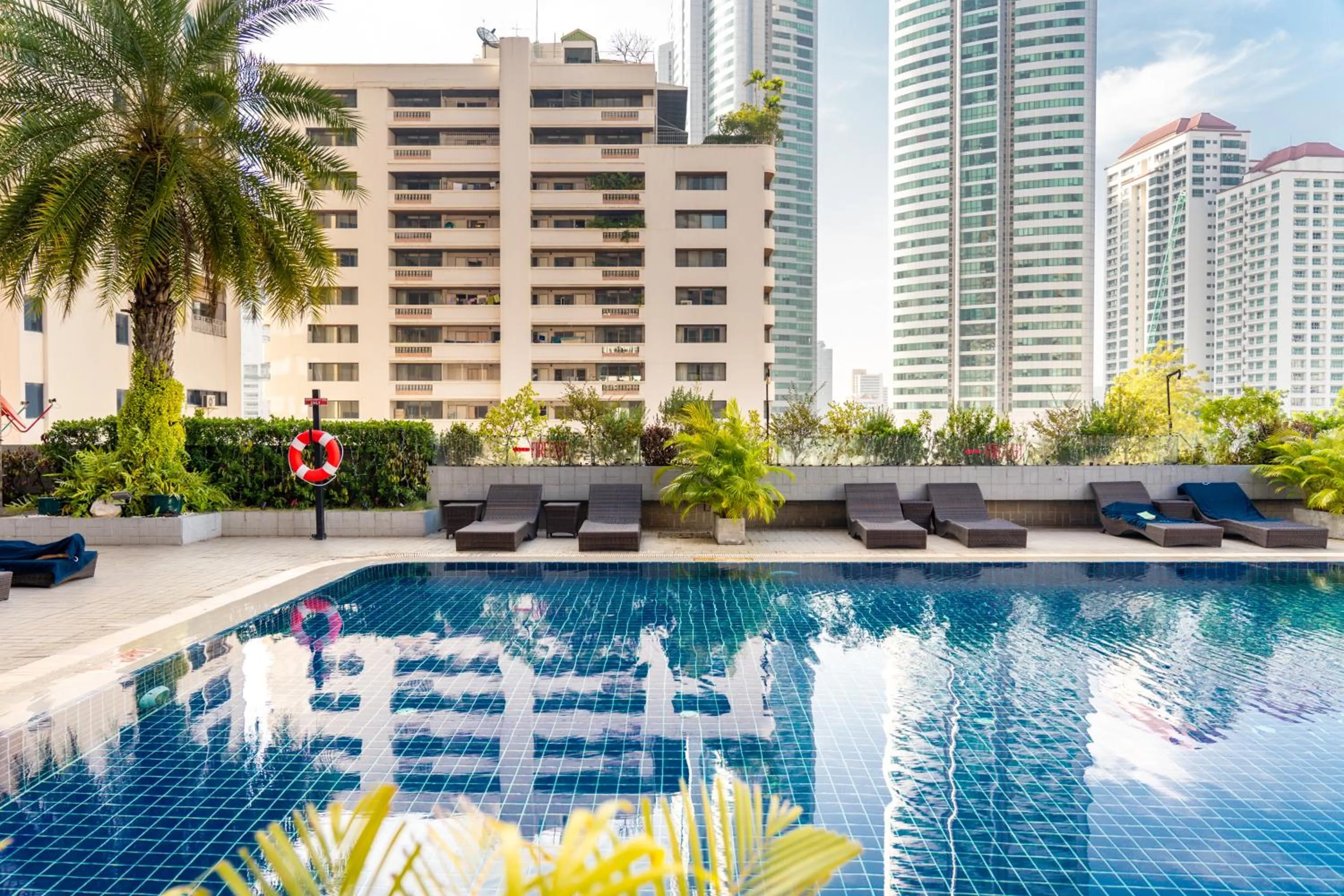 Swimming pool in Rembrandt Hotel Bangkok