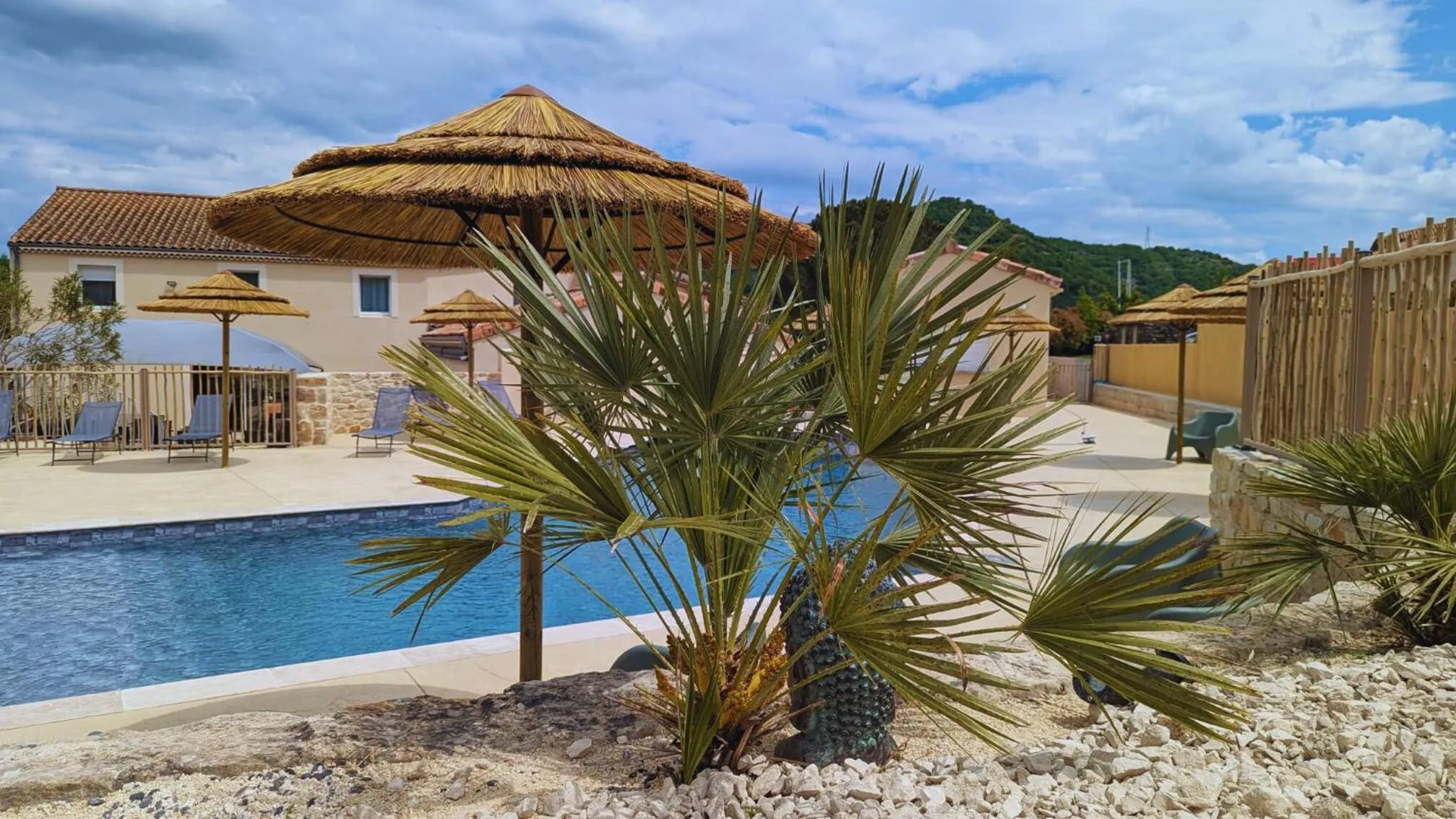 Swimming pool in Hotel Restaurant Les Chataigniers
