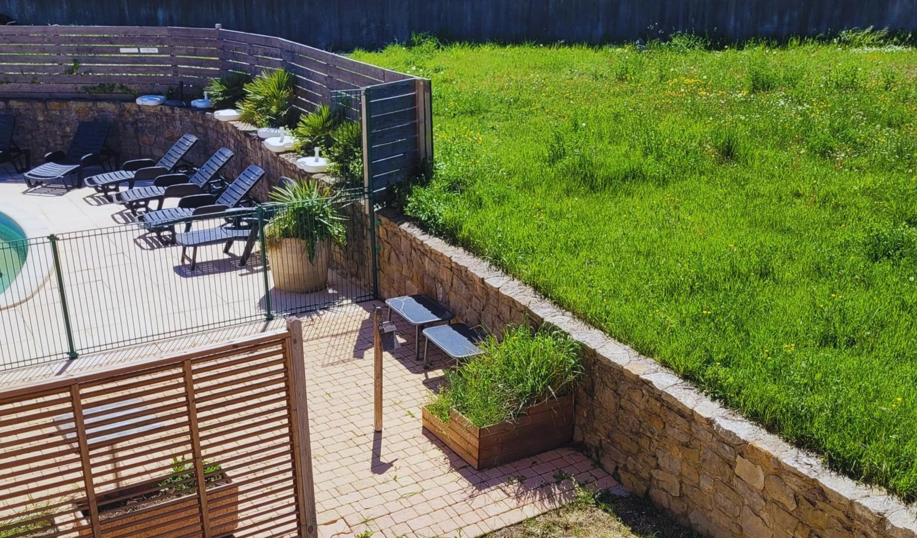 Garden view in Hotel Restaurant Les Chataigniers