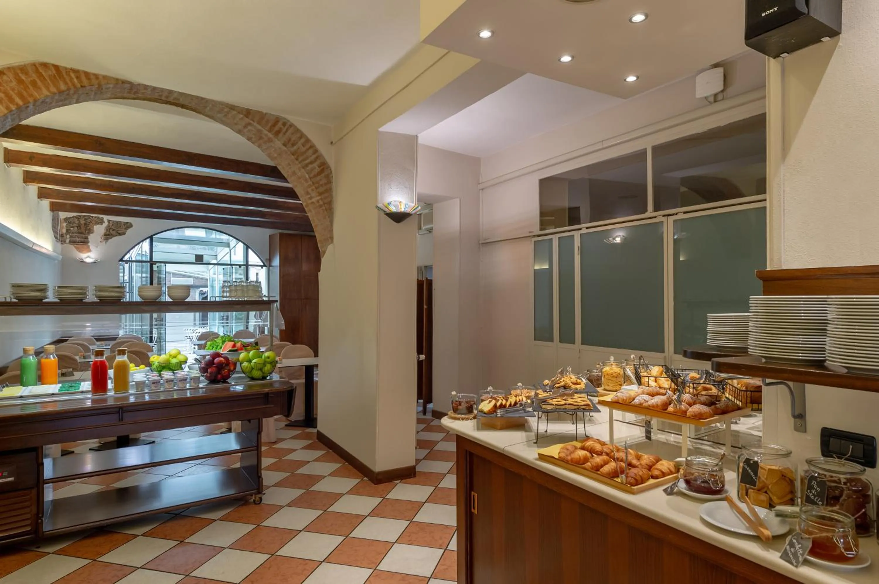 Buffet breakfast in Abbazia Bed & Breakfast, MantegnaHotels