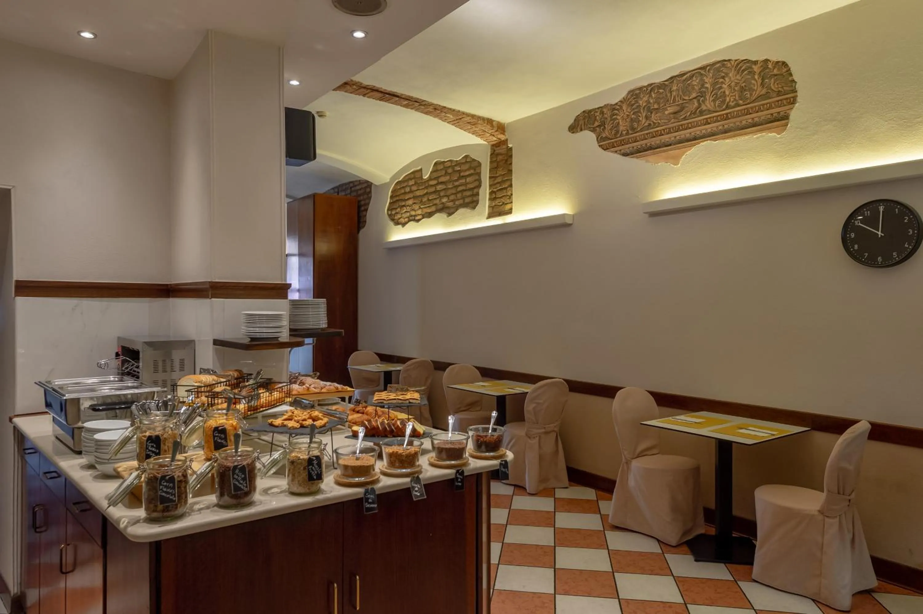 Buffet breakfast in Abbazia Bed & Breakfast, MantegnaHotels