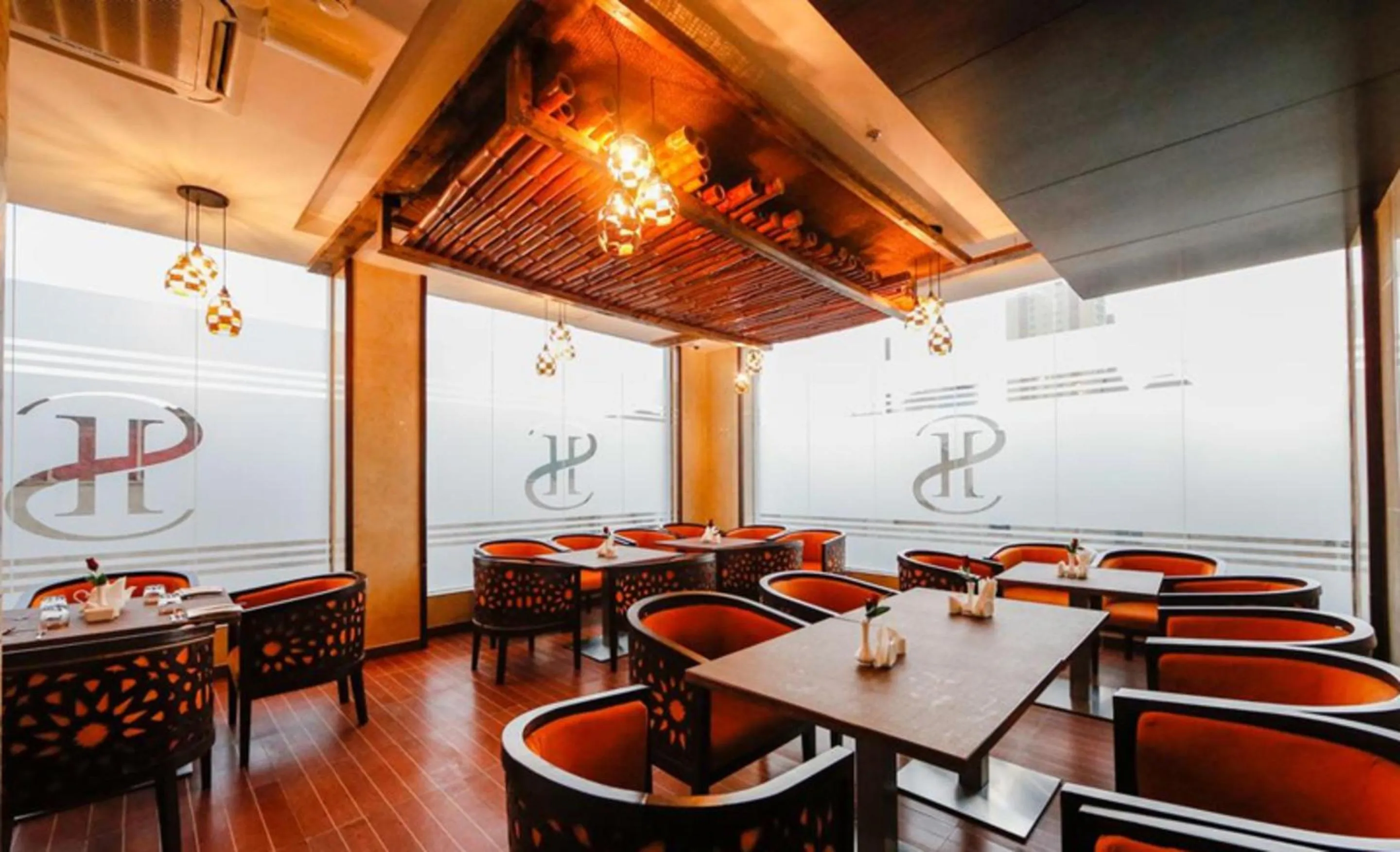 Lounge or bar in SH Hotel