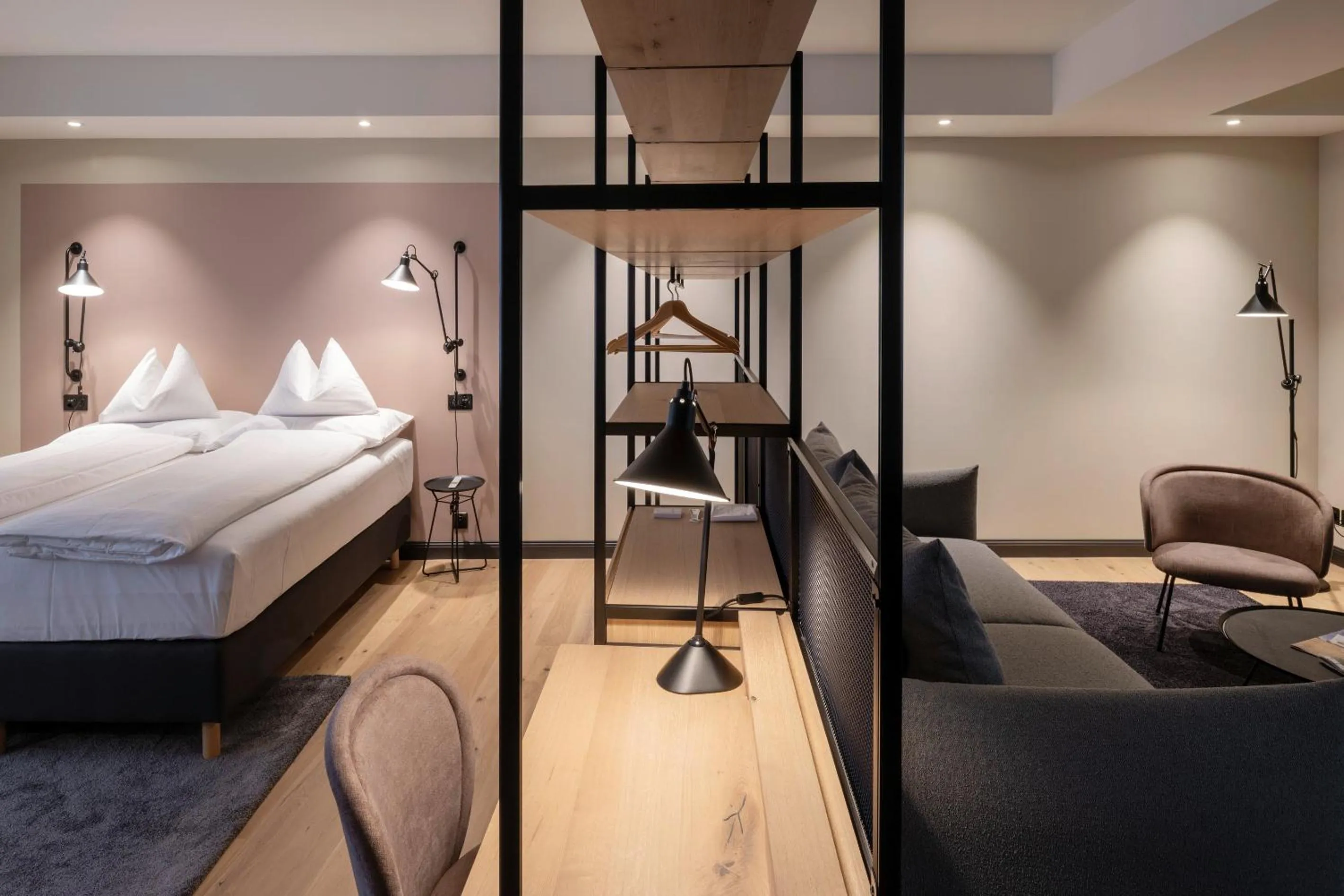 Photo of the whole room, Bed in Limmathof Baden - Historisches Haus & Spa