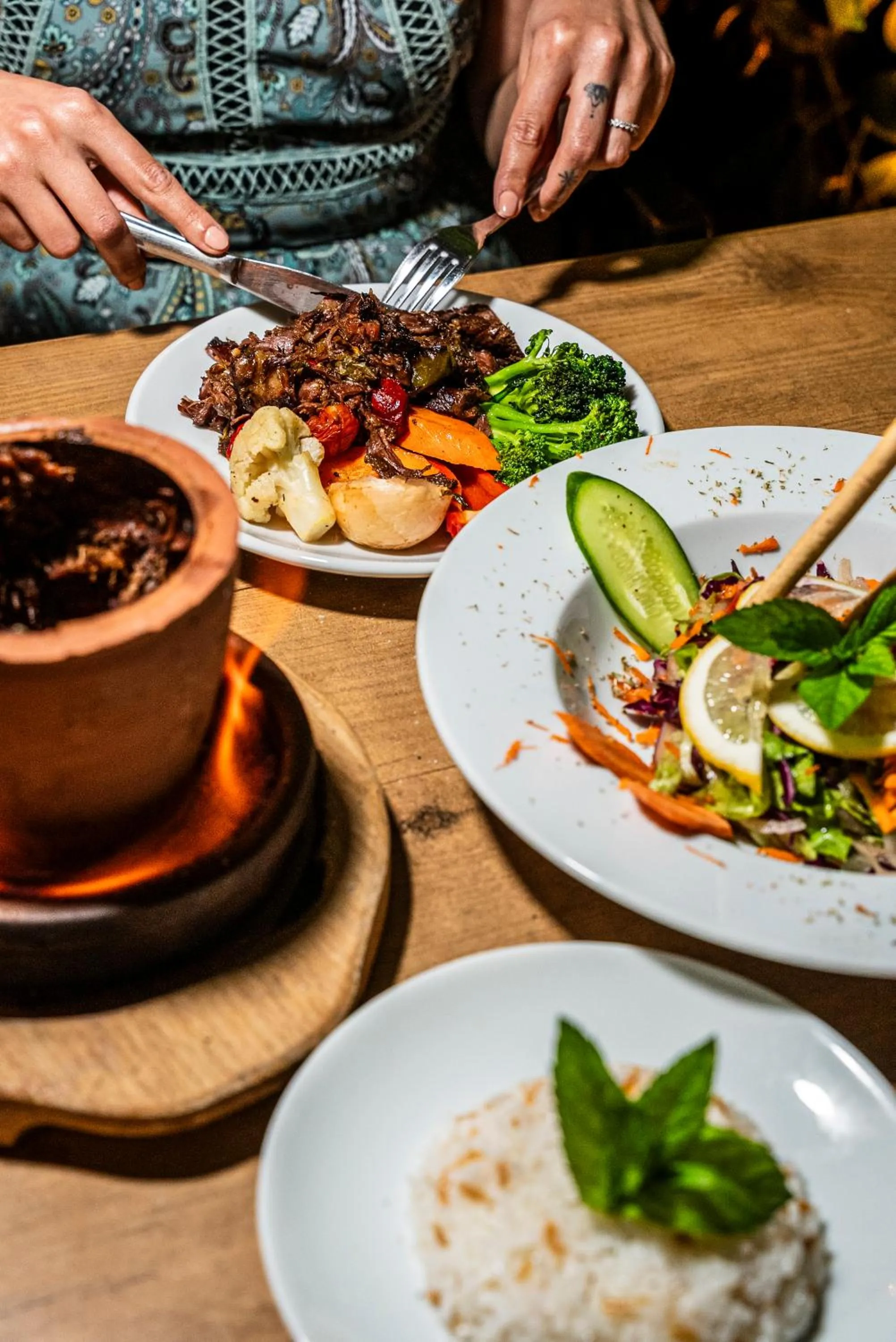 Restaurant/places to eat in HMA Hotel & Suites