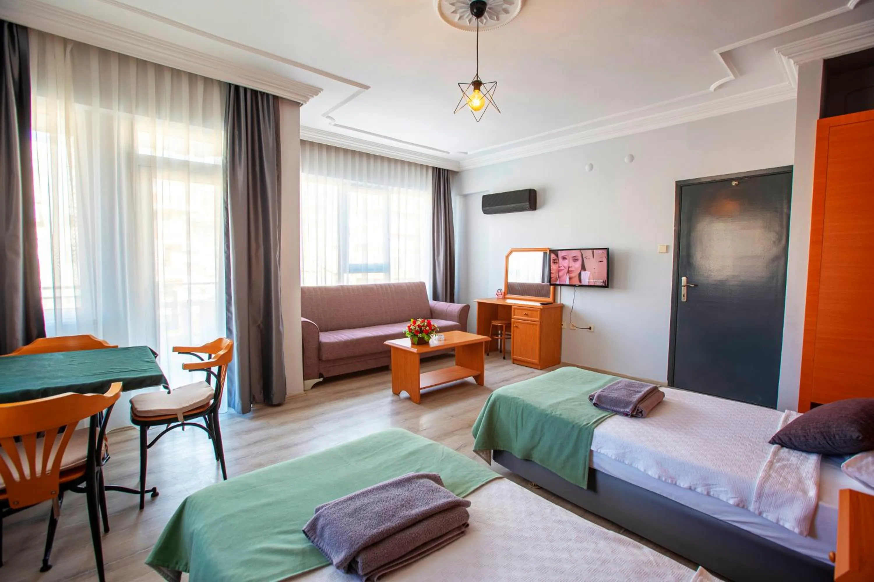 Communal lounge/ TV room, Bed in HMA Hotel & Suites