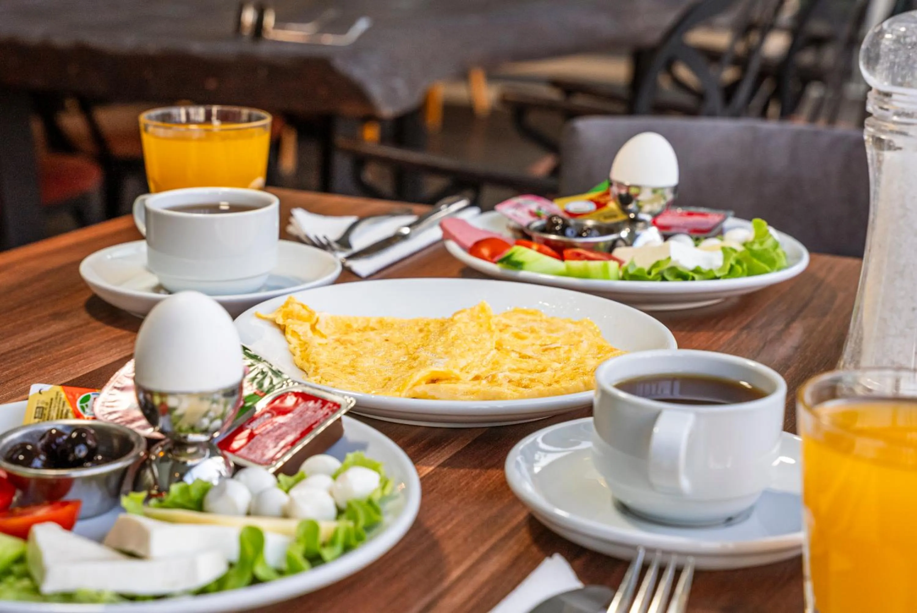 Food and drinks in HMA Hotel & Suites