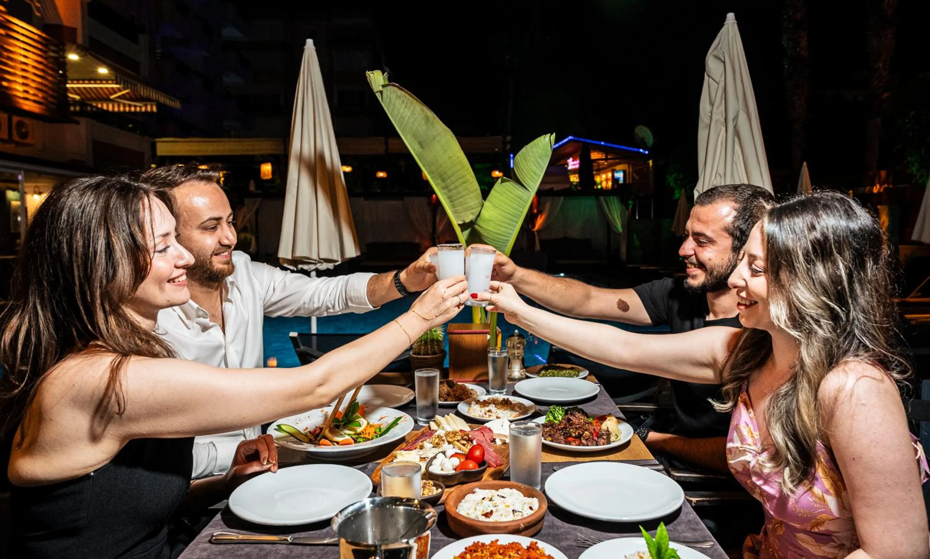 Restaurant/places to eat in HMA Hotel & Suites