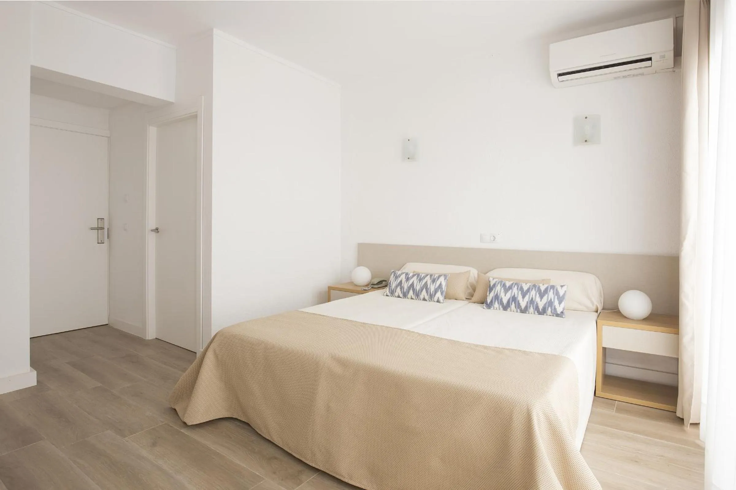 Day, Bed in Cabot Romantic- Adults Only