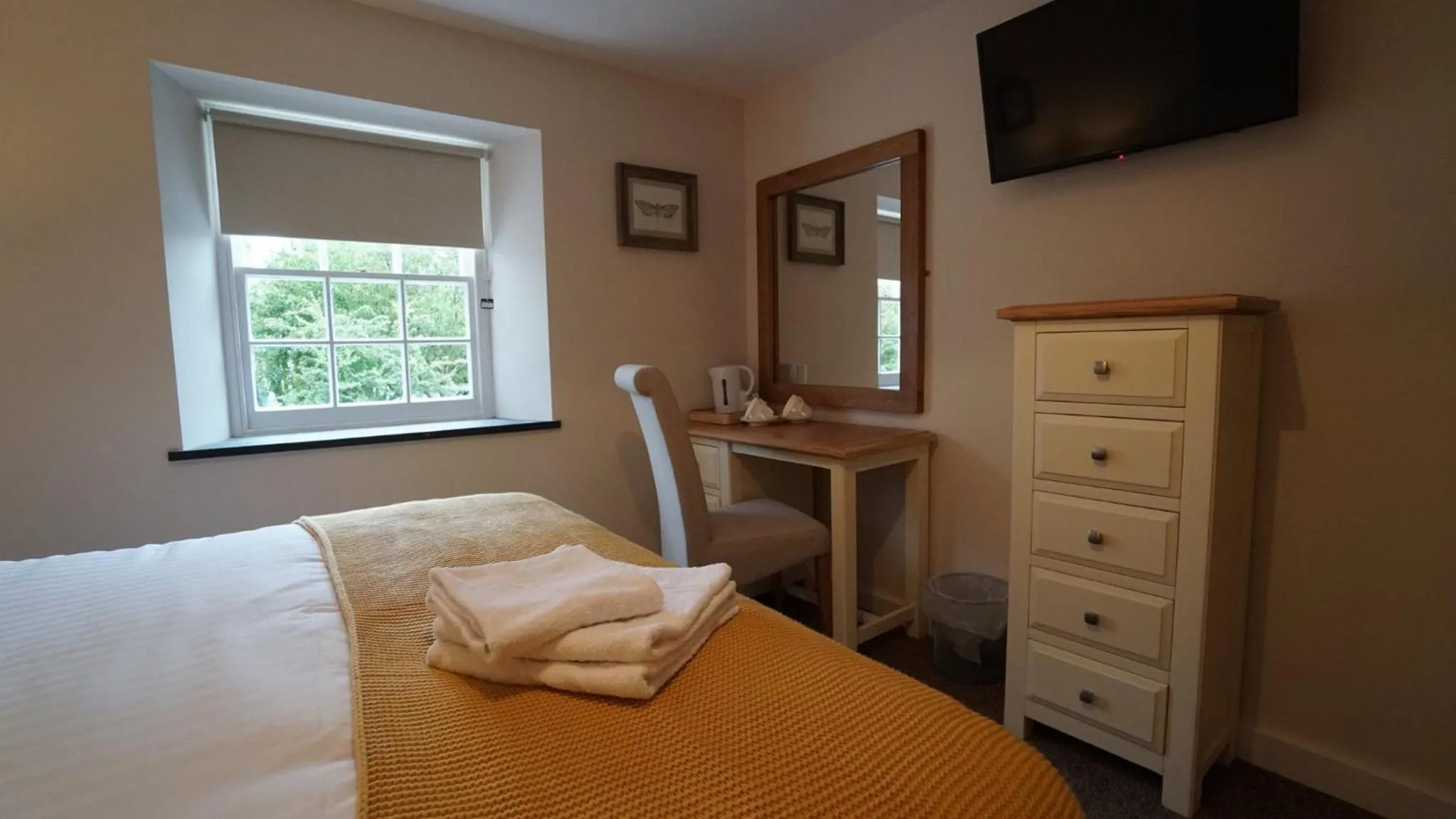 Bed in The Horseshoe Inn