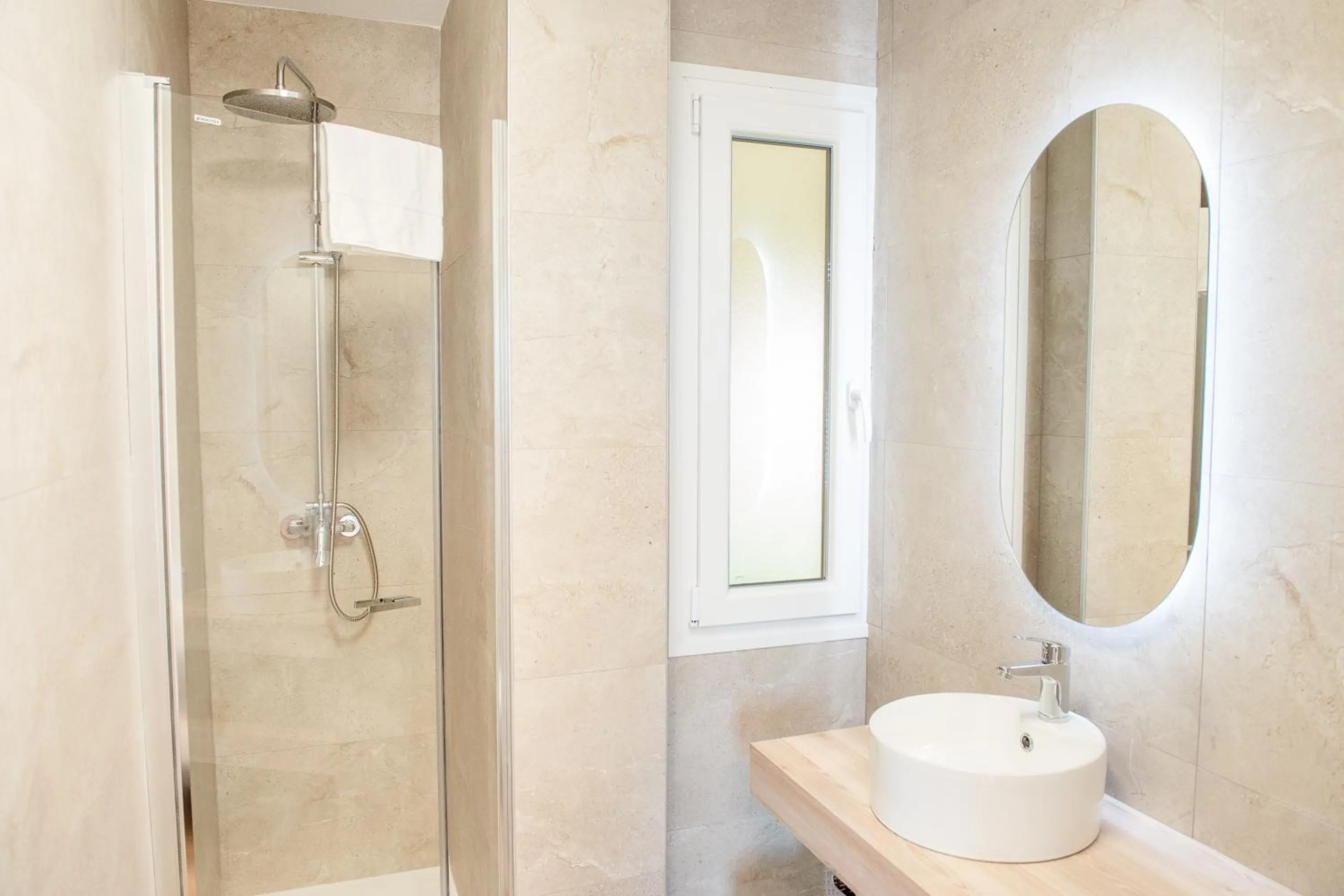 Shower in Apartamentos Suaces