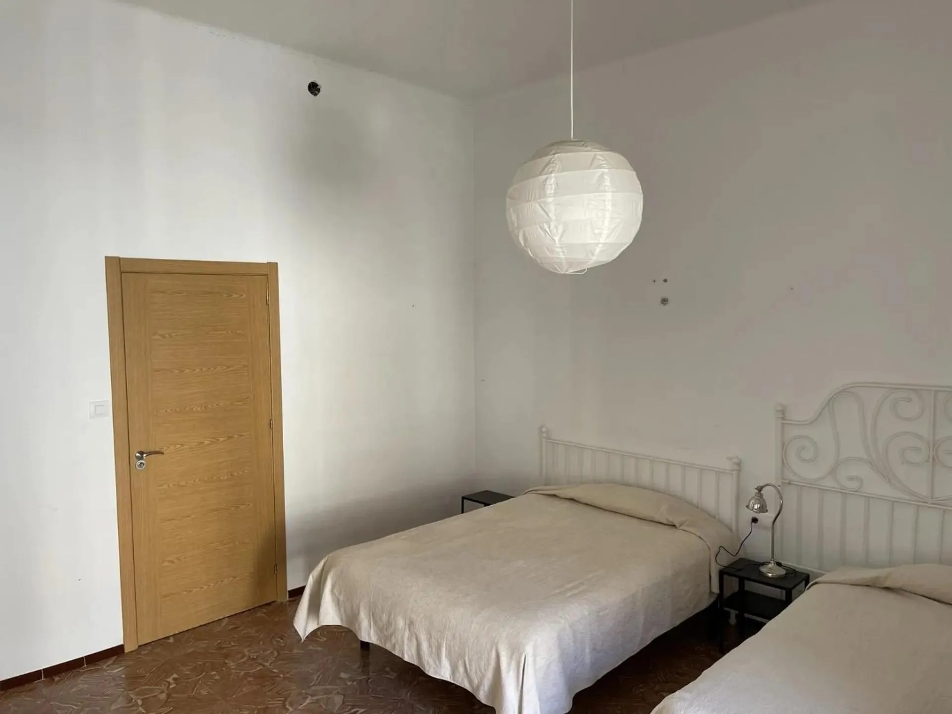 Photo of the whole room, Bed in Fonda Joan