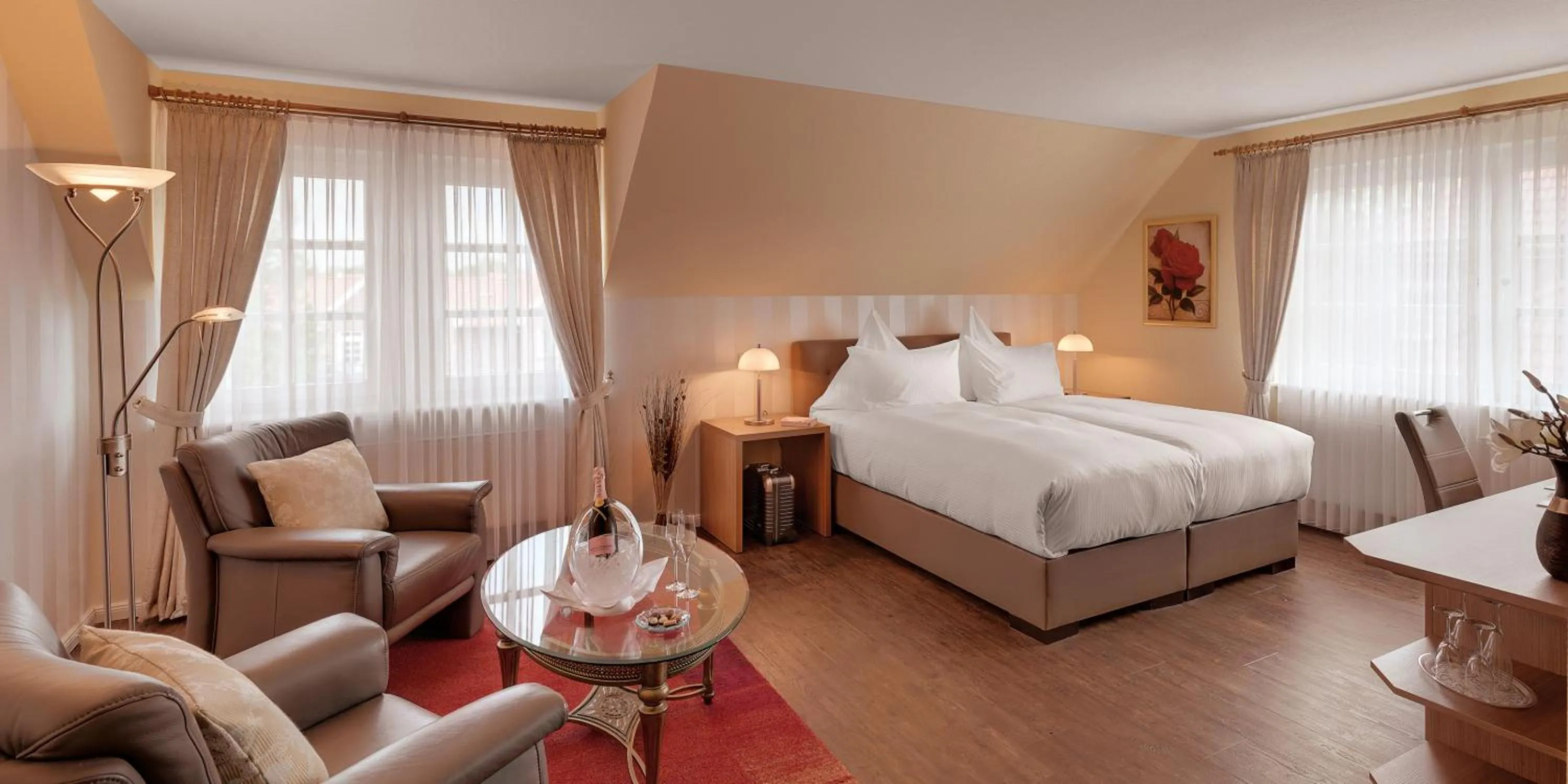 Photo of the whole room, Bed in Der Romantik-Hof Greetsiel