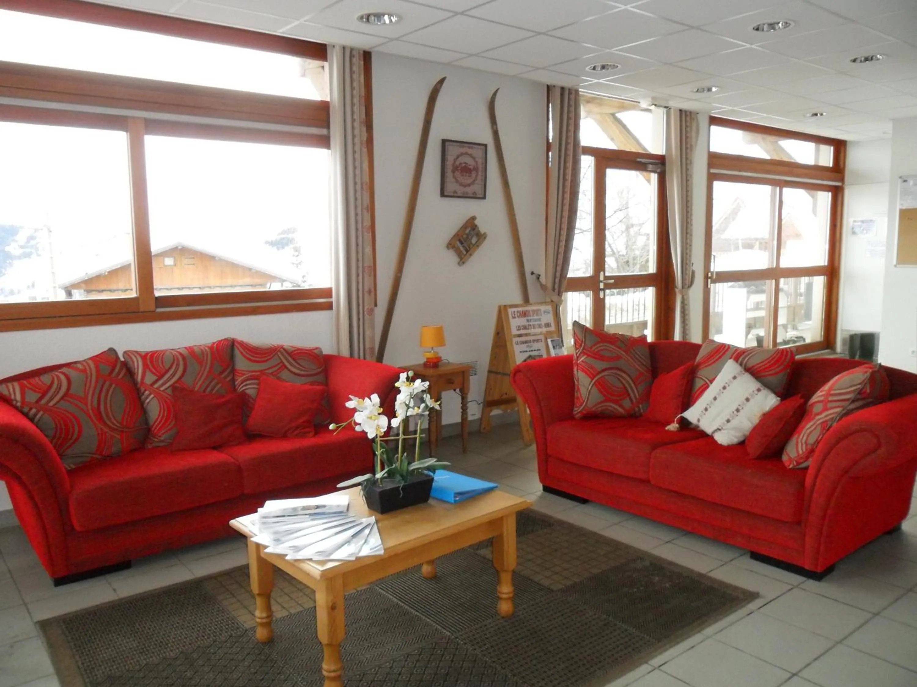 Communal lounge/ TV room in Résidence Néméa Les Chalets Des Cîmes