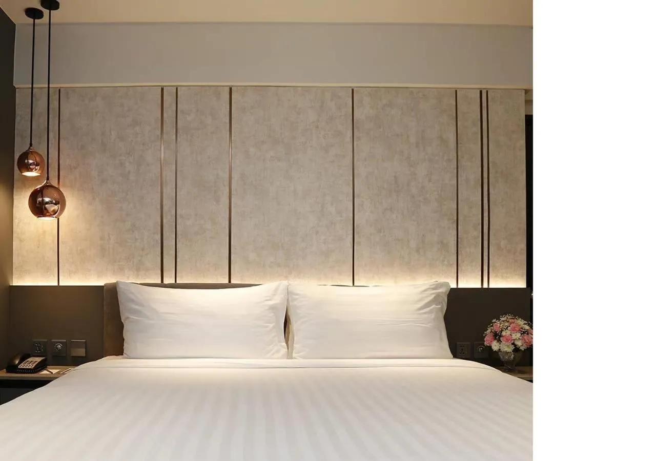 Bedroom, Bed in Miracle Grand Convention Hotel