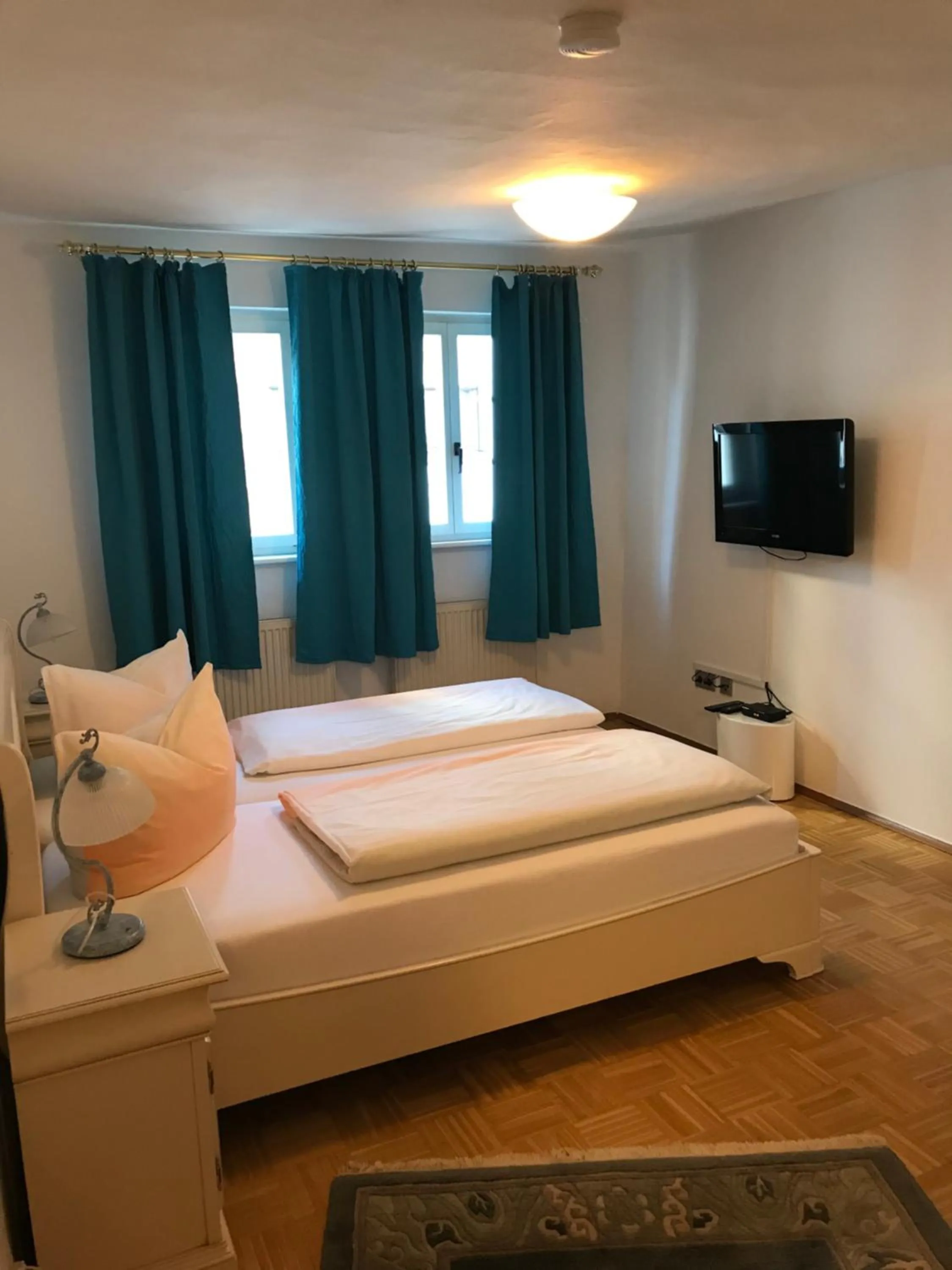 Bedroom, Bed in Hotel Schwanen