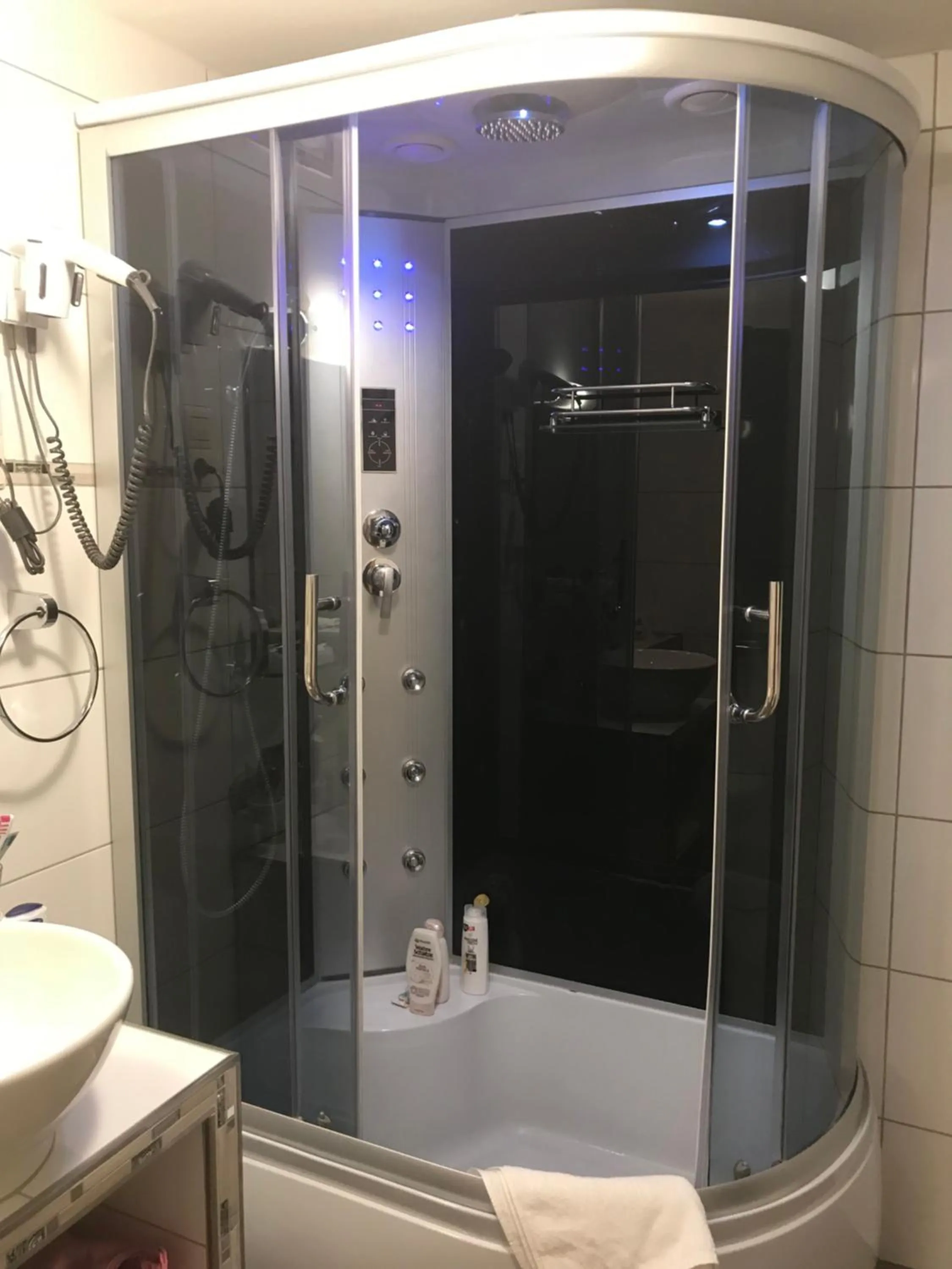Shower in Hotel Schwanen