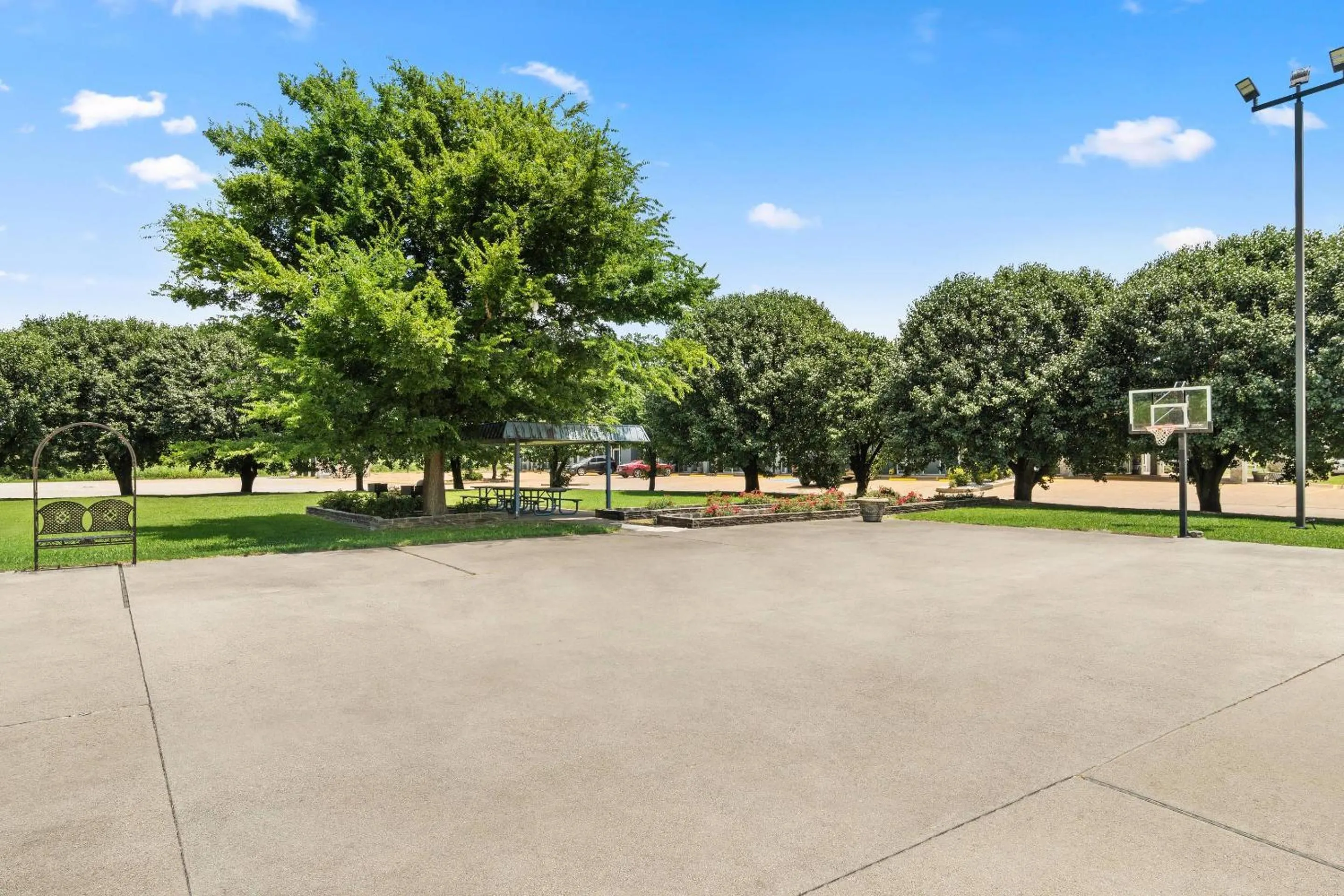 Property building in Quality Inn Forrest City I-40