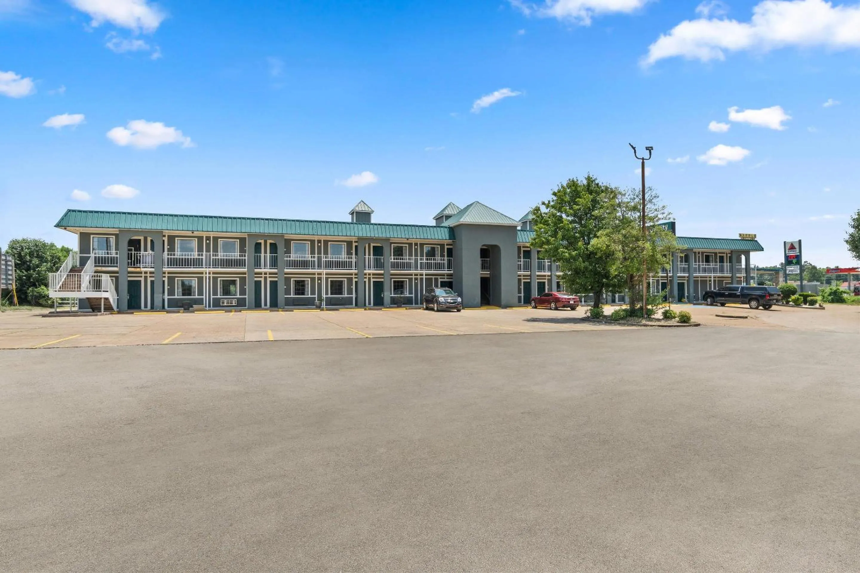 Property building in Quality Inn Forrest City I-40