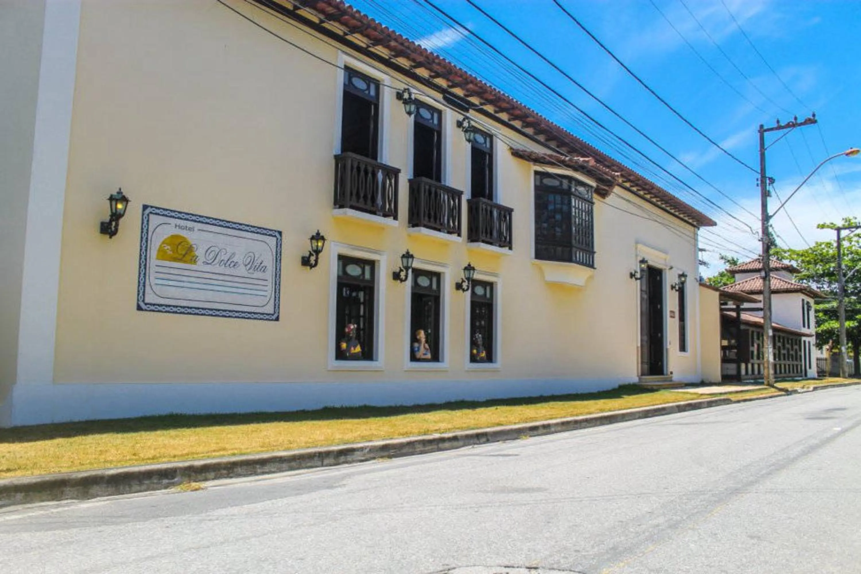 Property building in OYO Hotel La Dolce Vita, Rio das Ostras