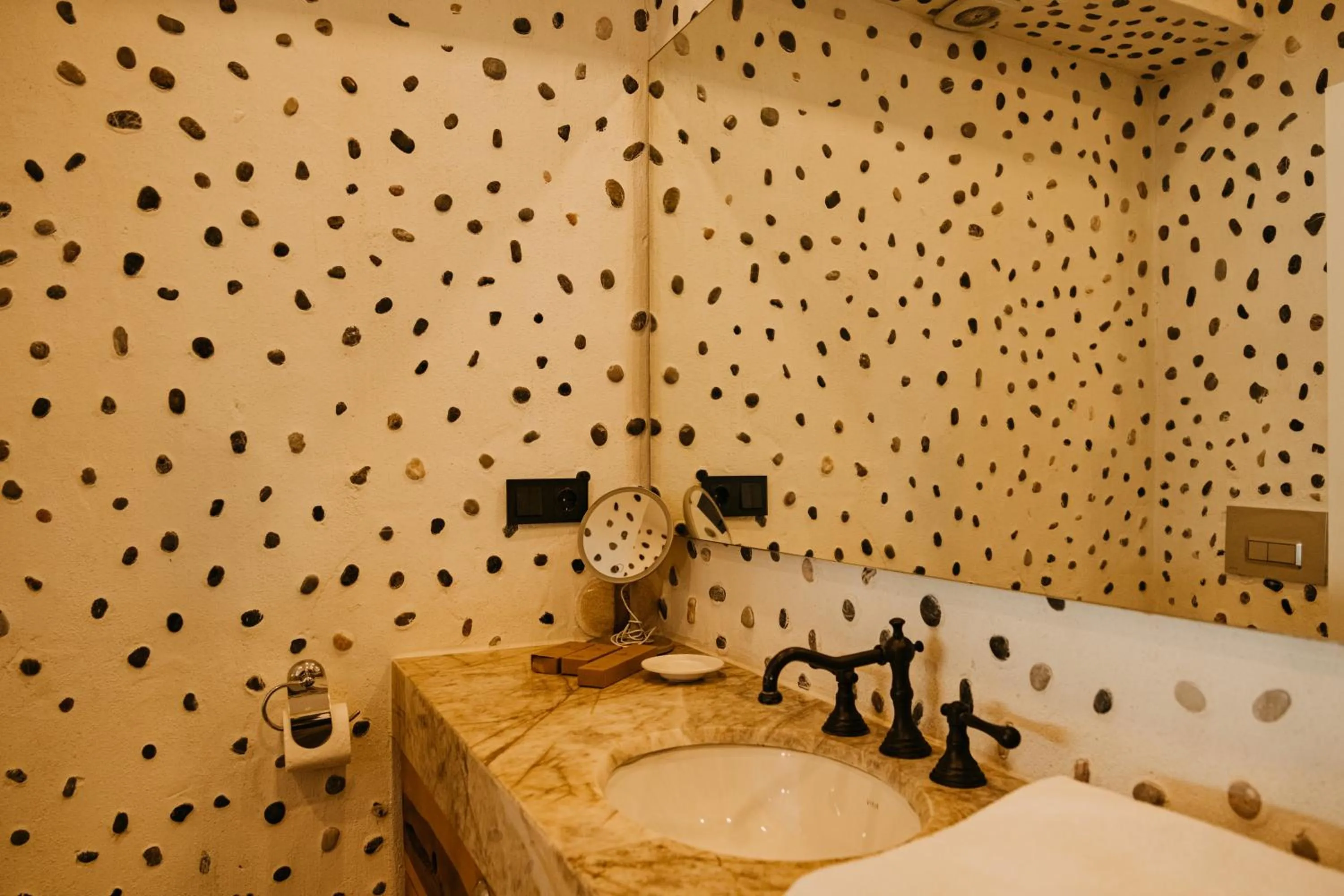 Bathroom, Bed in Casa Margot Hotel - Adults Only