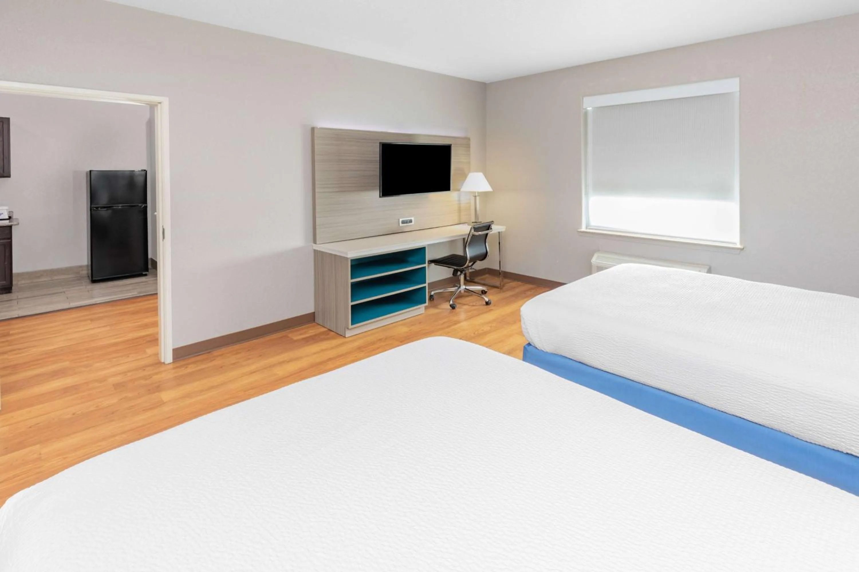 Photo of the whole room, Bed in Days Inn & Suites by Wyndham San Antonio near Frost Bank Center