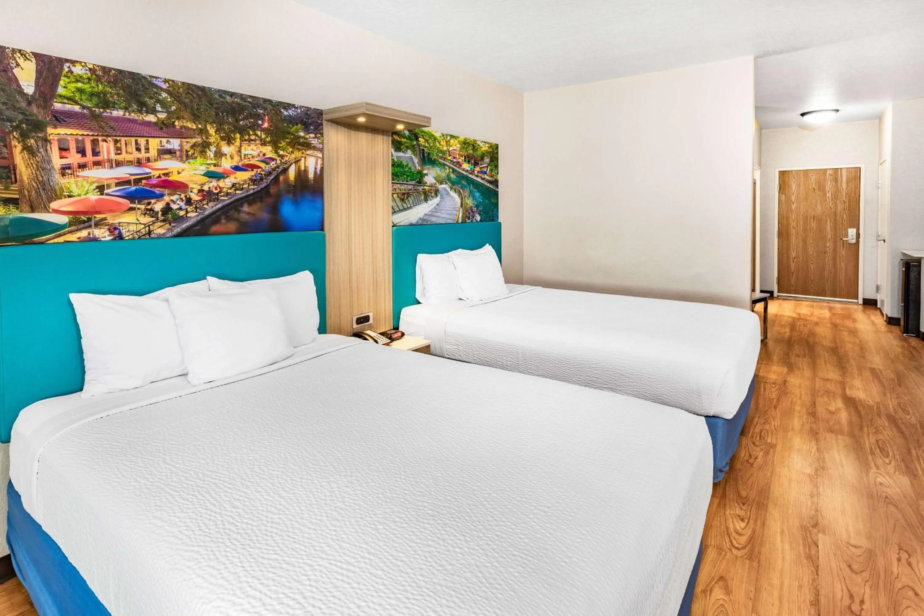 Photo of the whole room, Bed in Days Inn & Suites by Wyndham San Antonio near Frost Bank Center