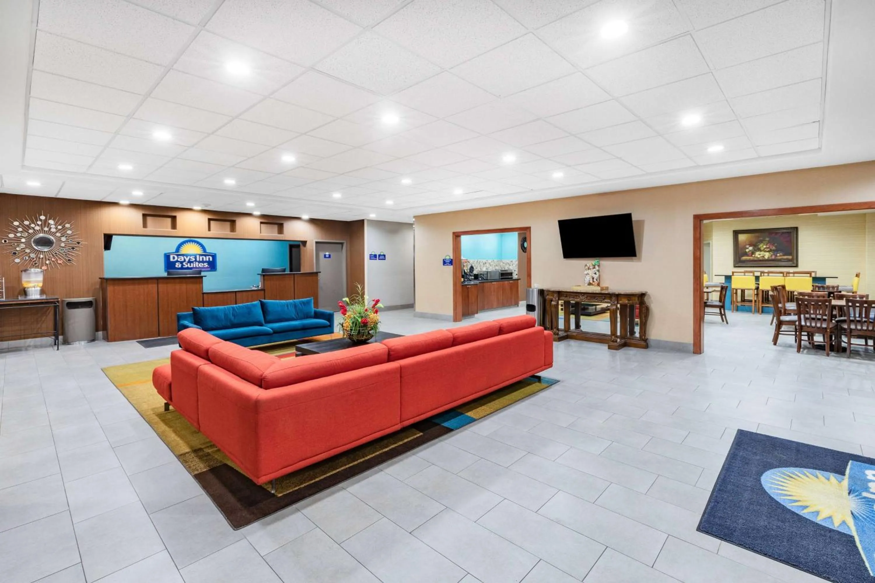 Lobby or reception in Days Inn & Suites by Wyndham San Antonio near Frost Bank Center