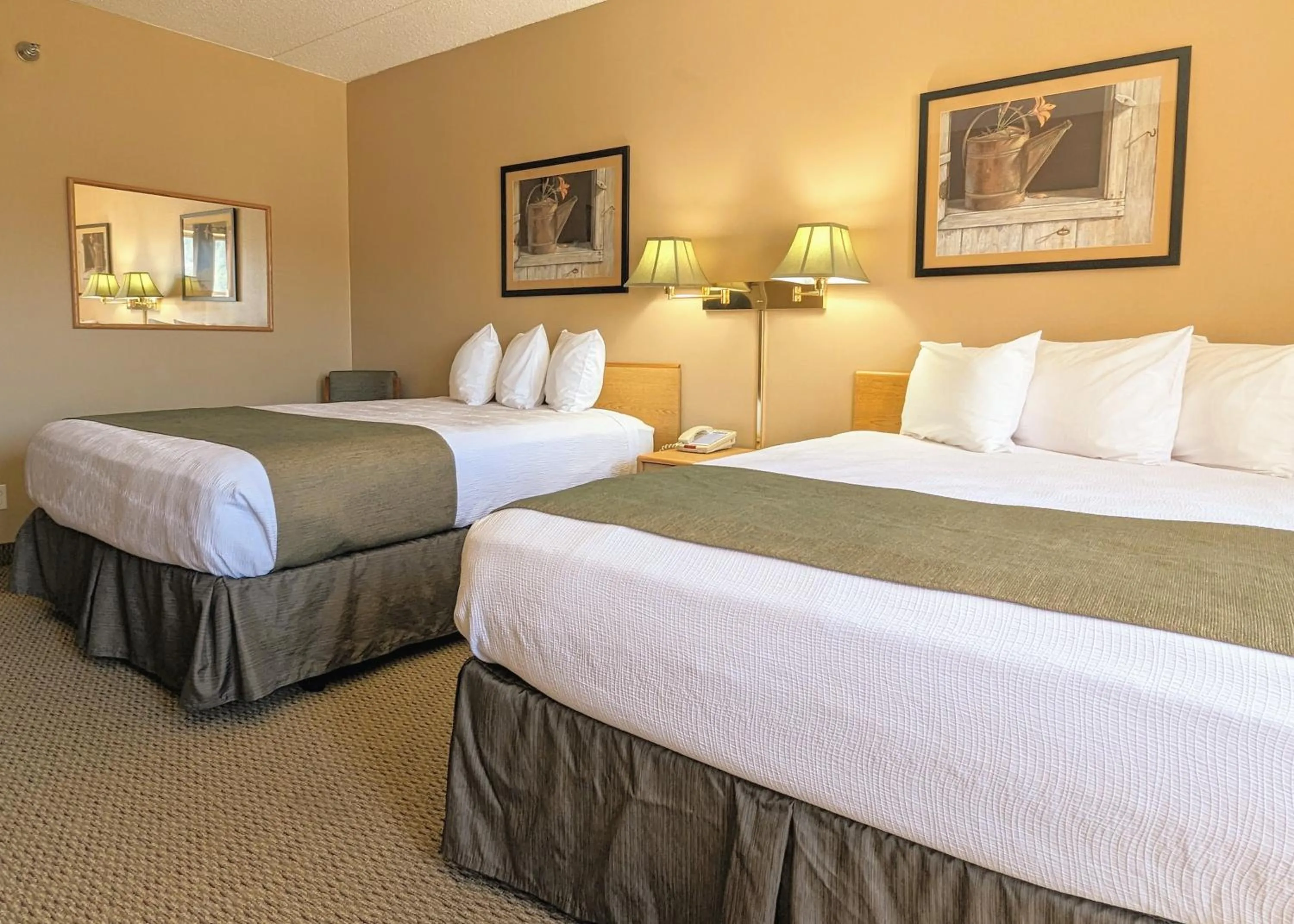 Bedroom, Bed in Travelodge by Wyndham Deadwood