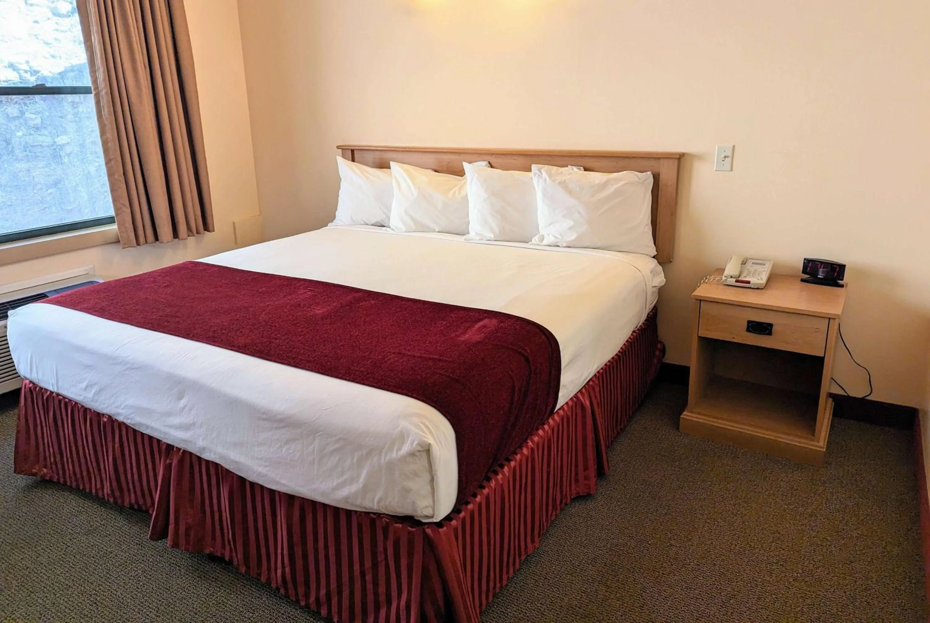 Photo of the whole room, Bed in Travelodge by Wyndham Deadwood