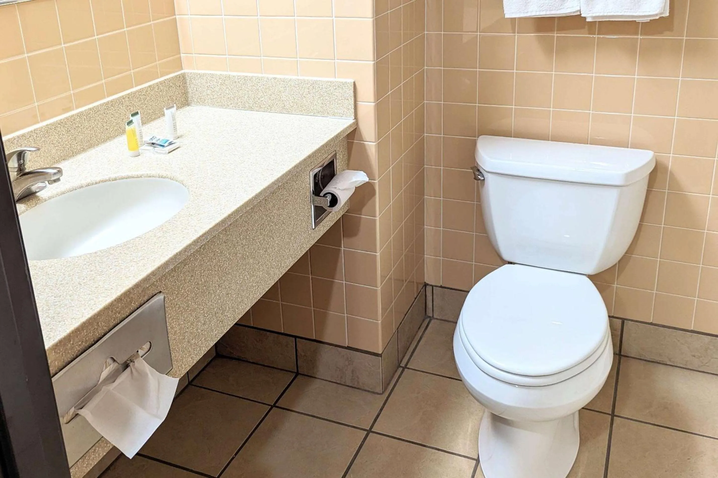 Photo of the whole room in Travelodge by Wyndham Deadwood