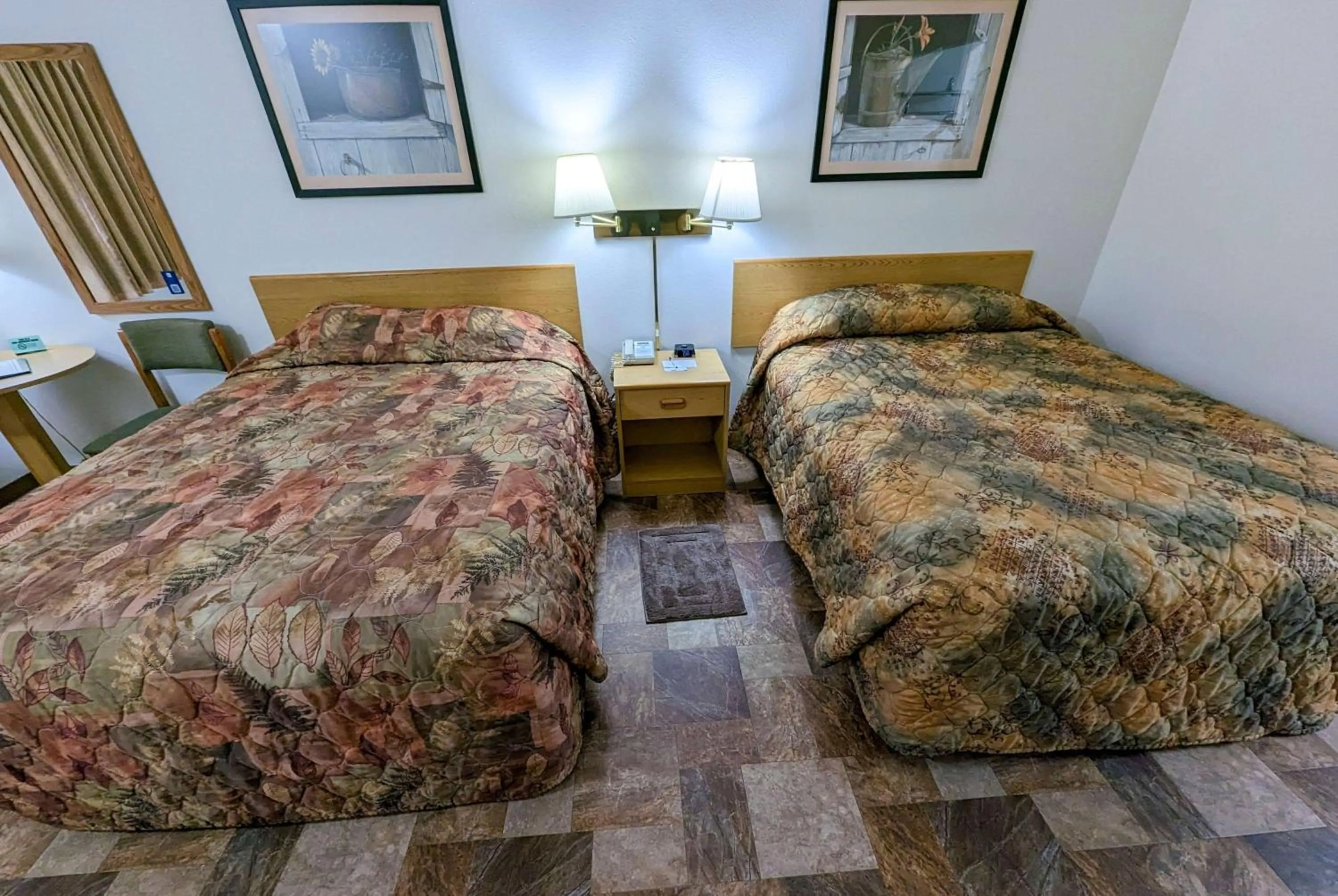 Photo of the whole room, Bed in Travelodge by Wyndham Deadwood