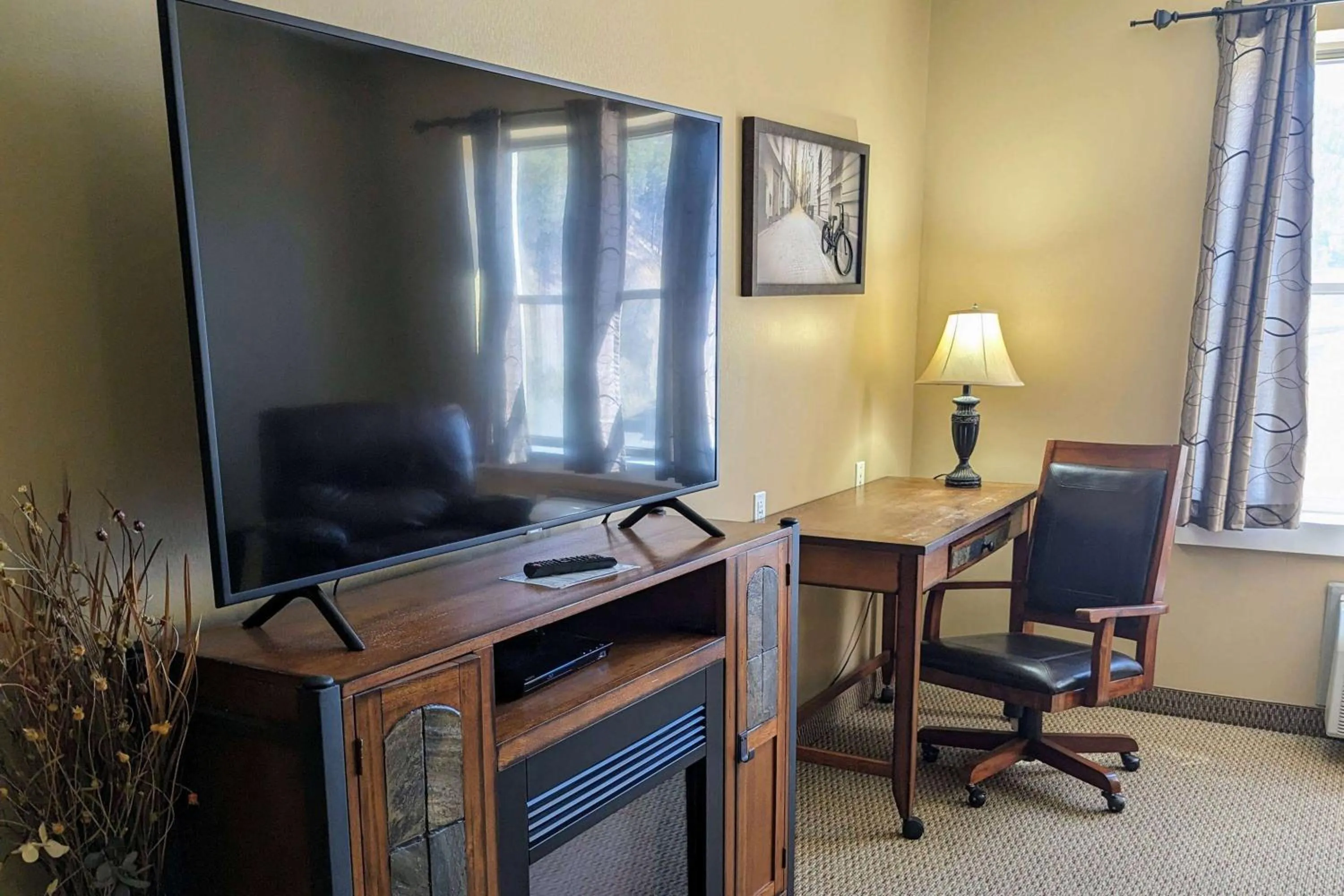 Photo of the whole room in Travelodge by Wyndham Deadwood