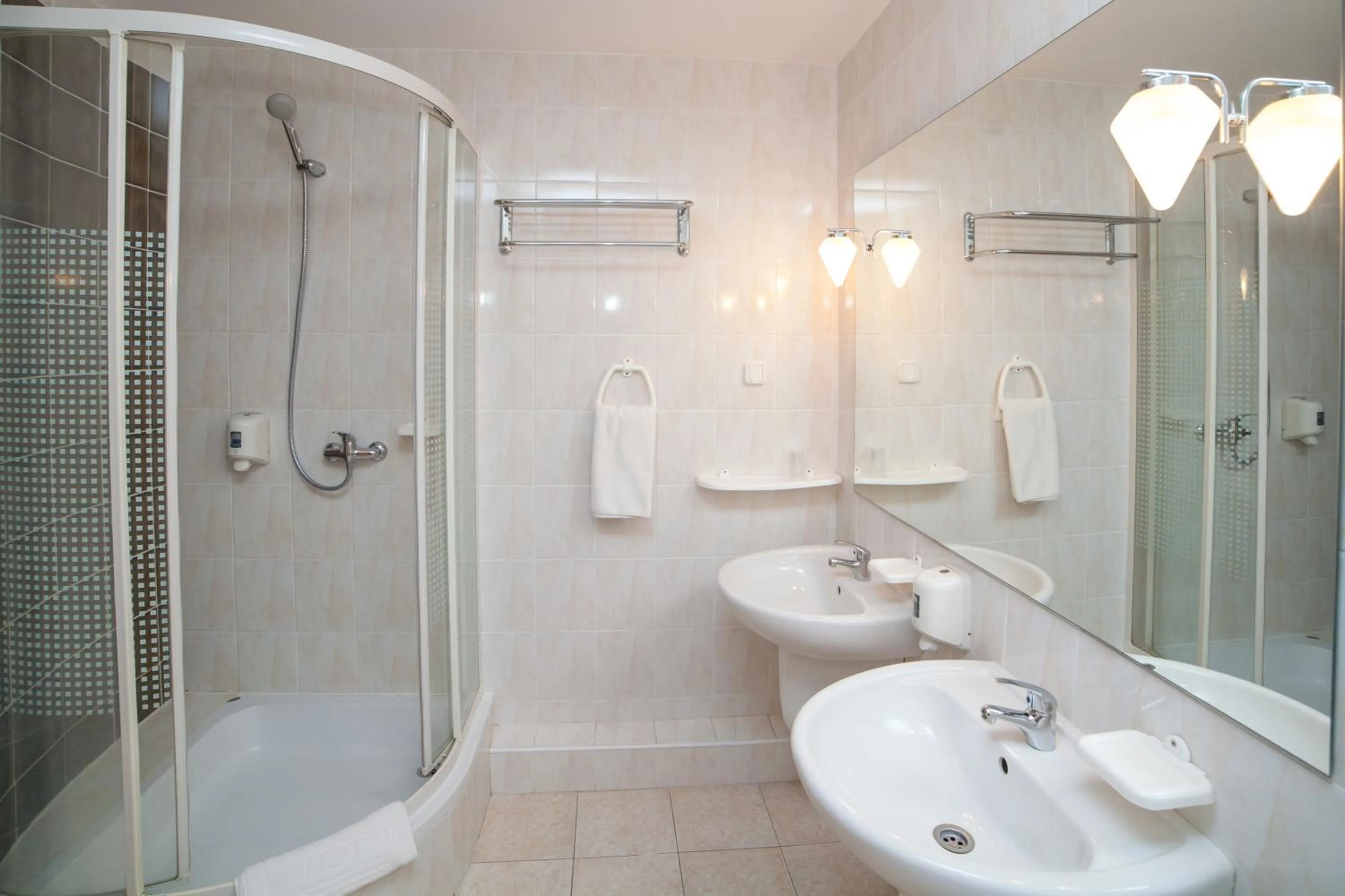 Shower in Hotel IKAR