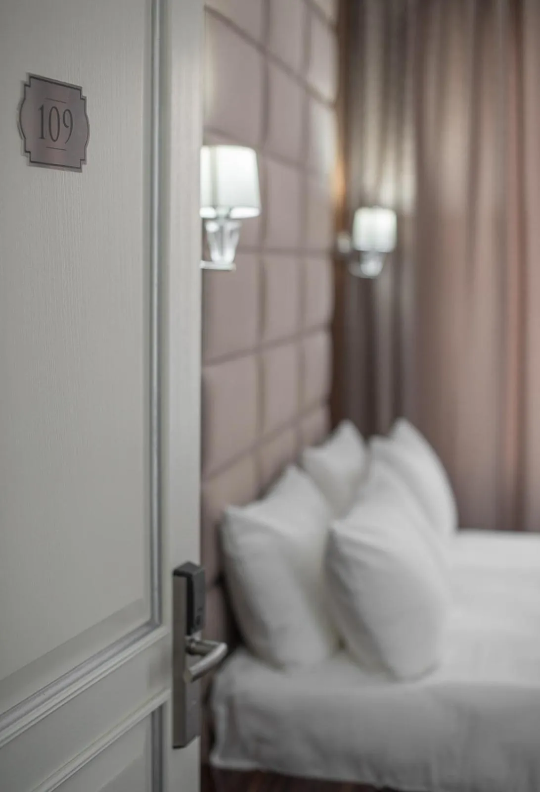 Bedroom, Bed in London Boutique Hotel