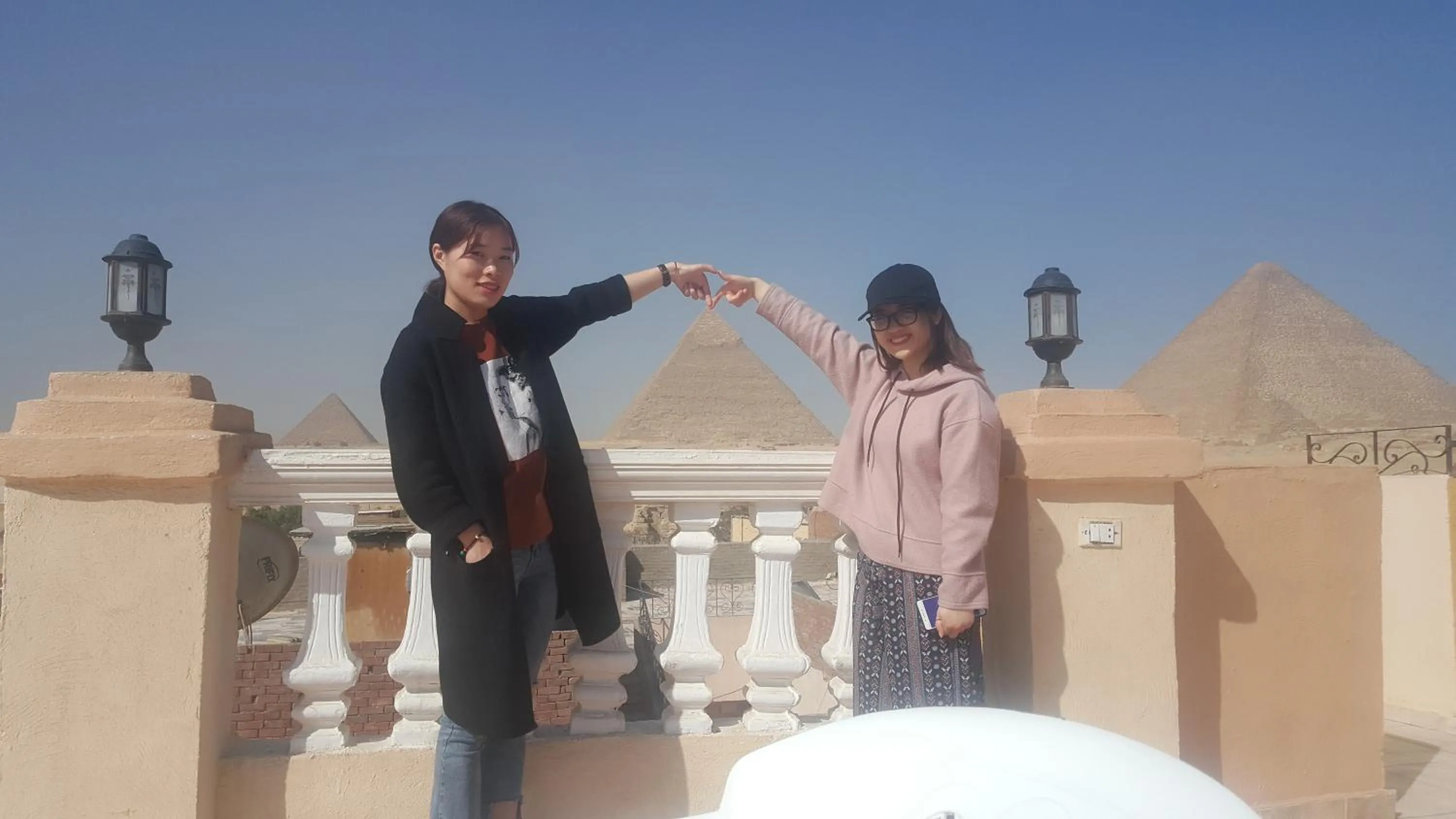 Guests in Royal Pyramids Inn