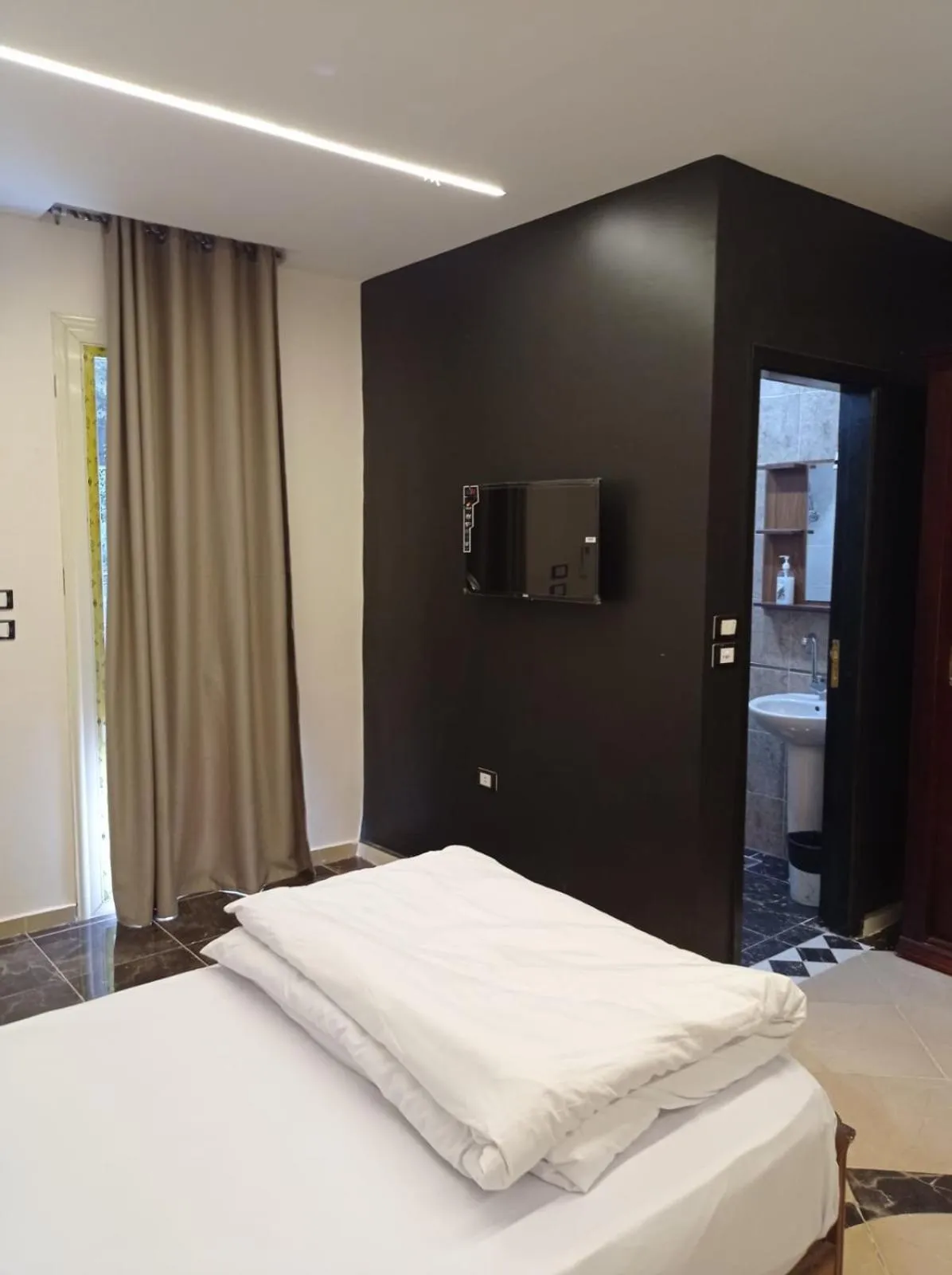 Bedroom, Bed in Royal Pyramids Inn