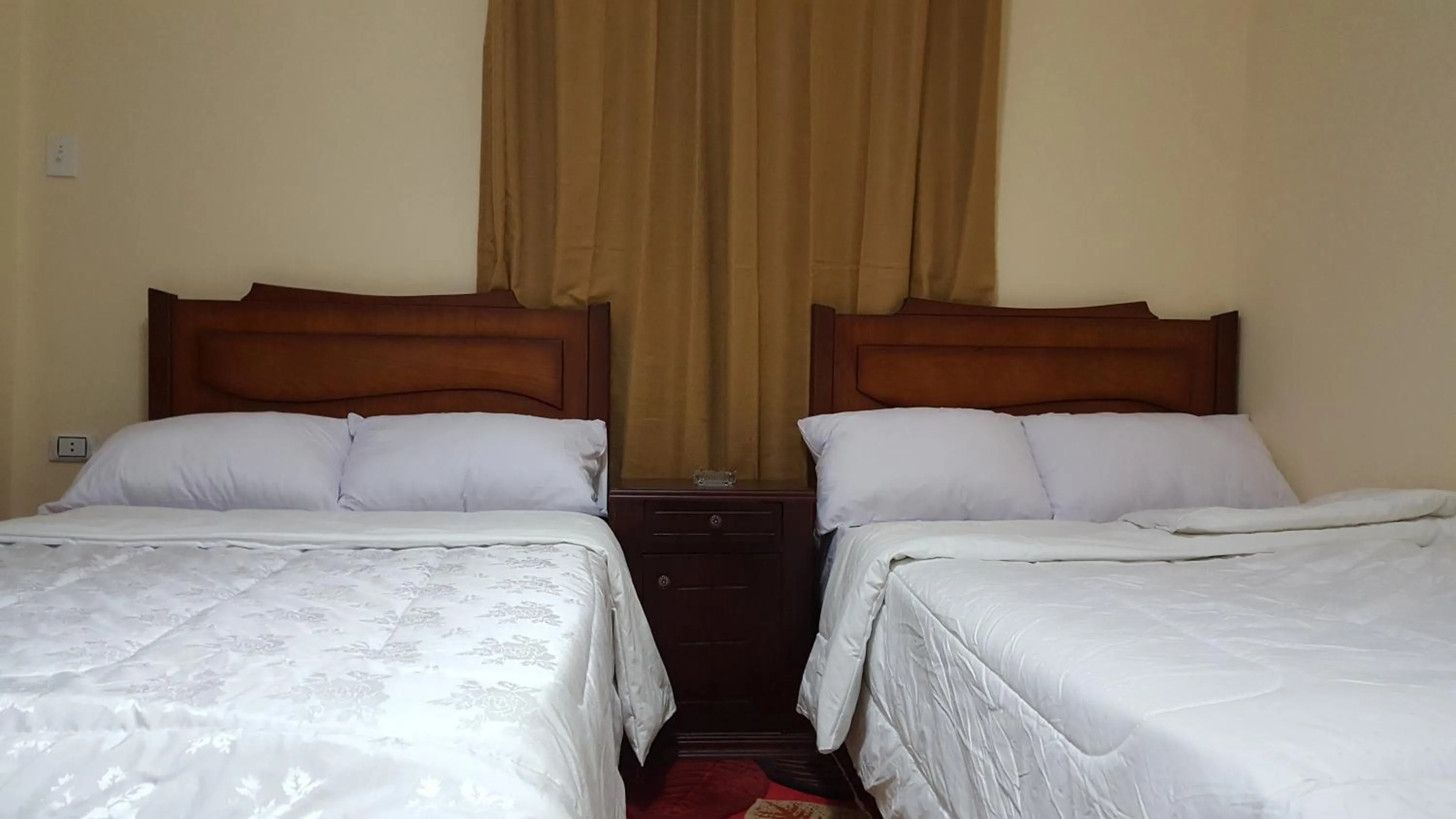 Bedroom, Bed in Royal Pyramids Inn