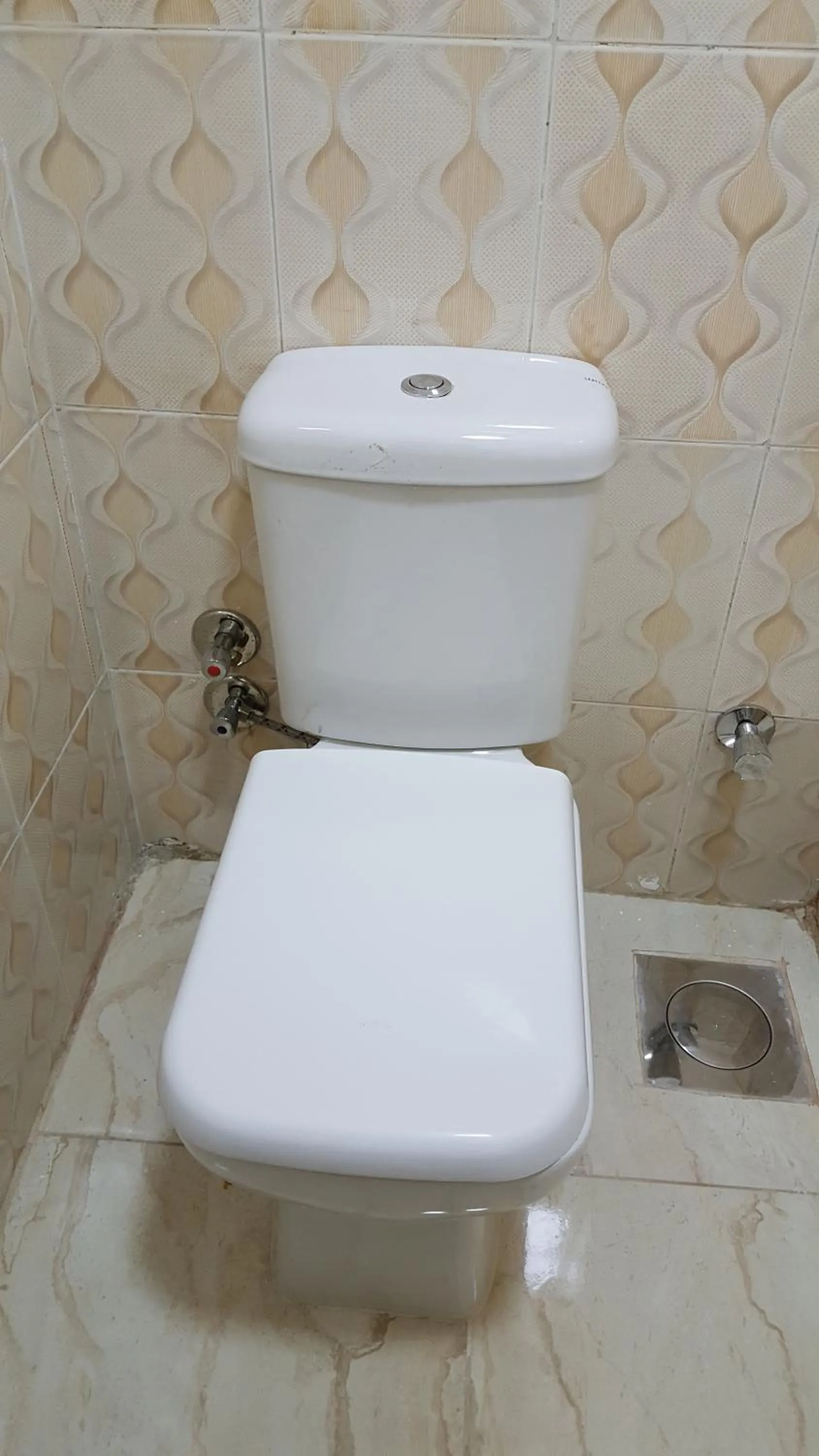 Toilet in Royal Pyramids Inn