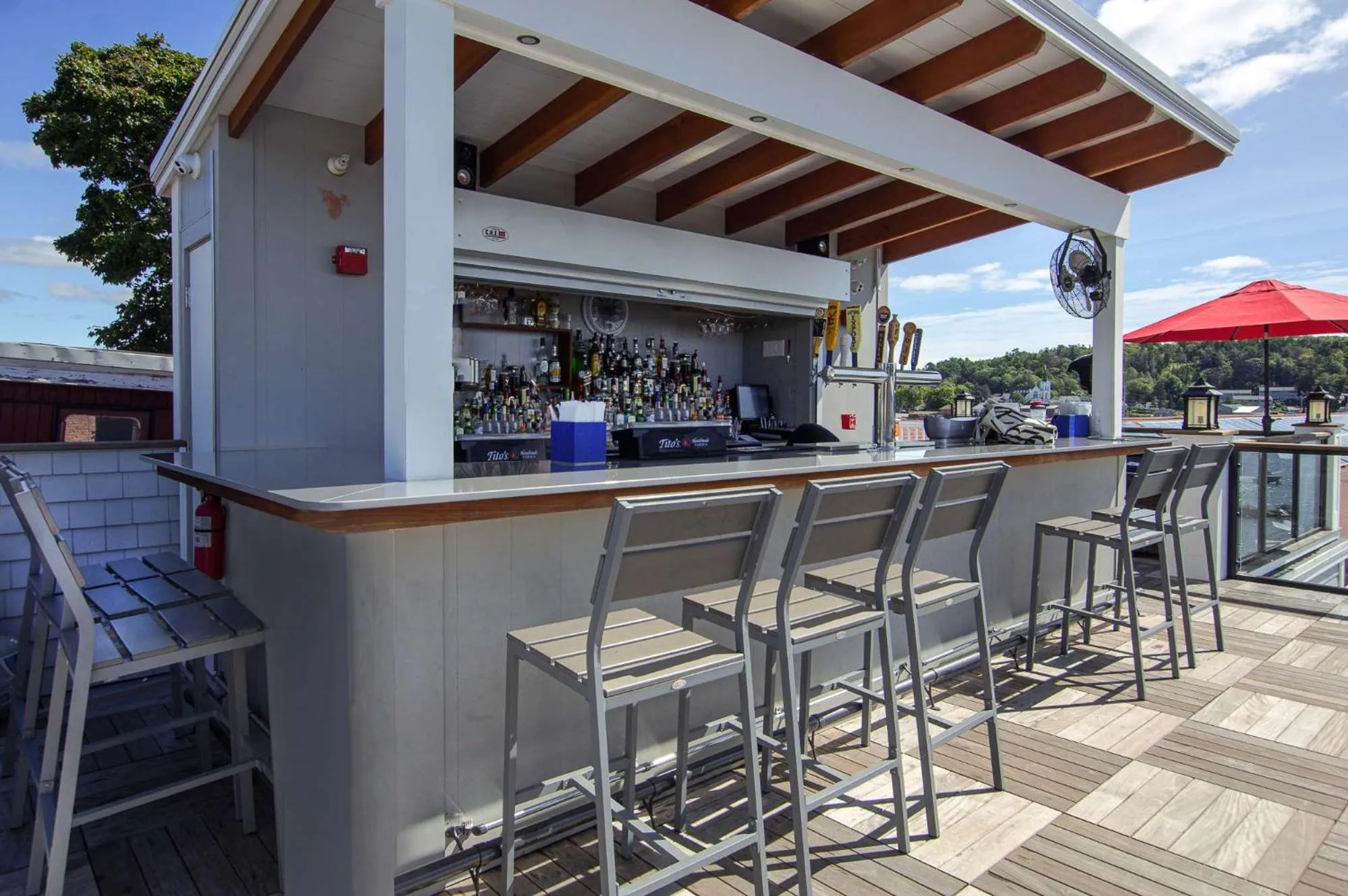 Lounge or bar in Tugboat Inn