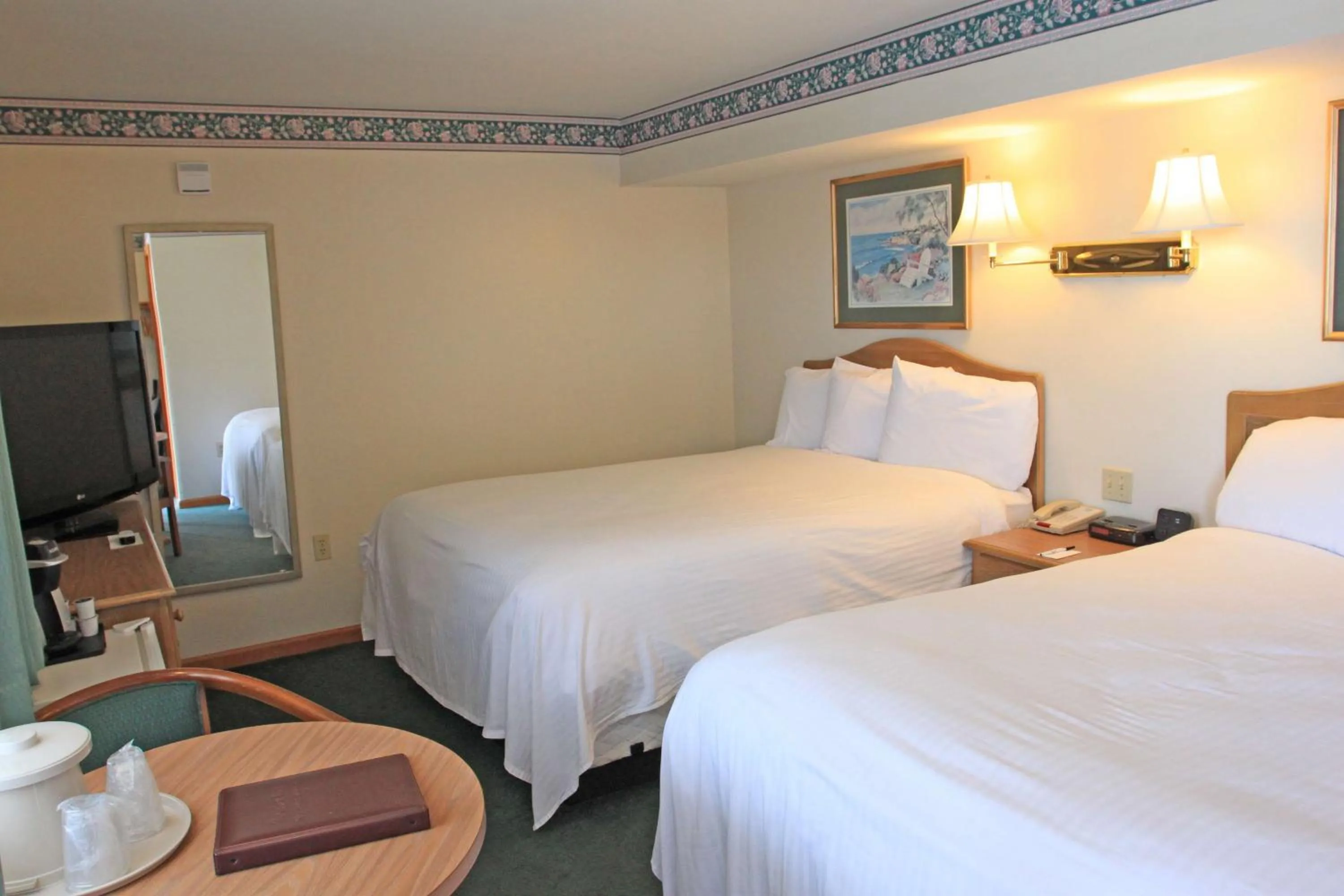 Two Queens Tug/Wharf Limited View in Tugboat Inn