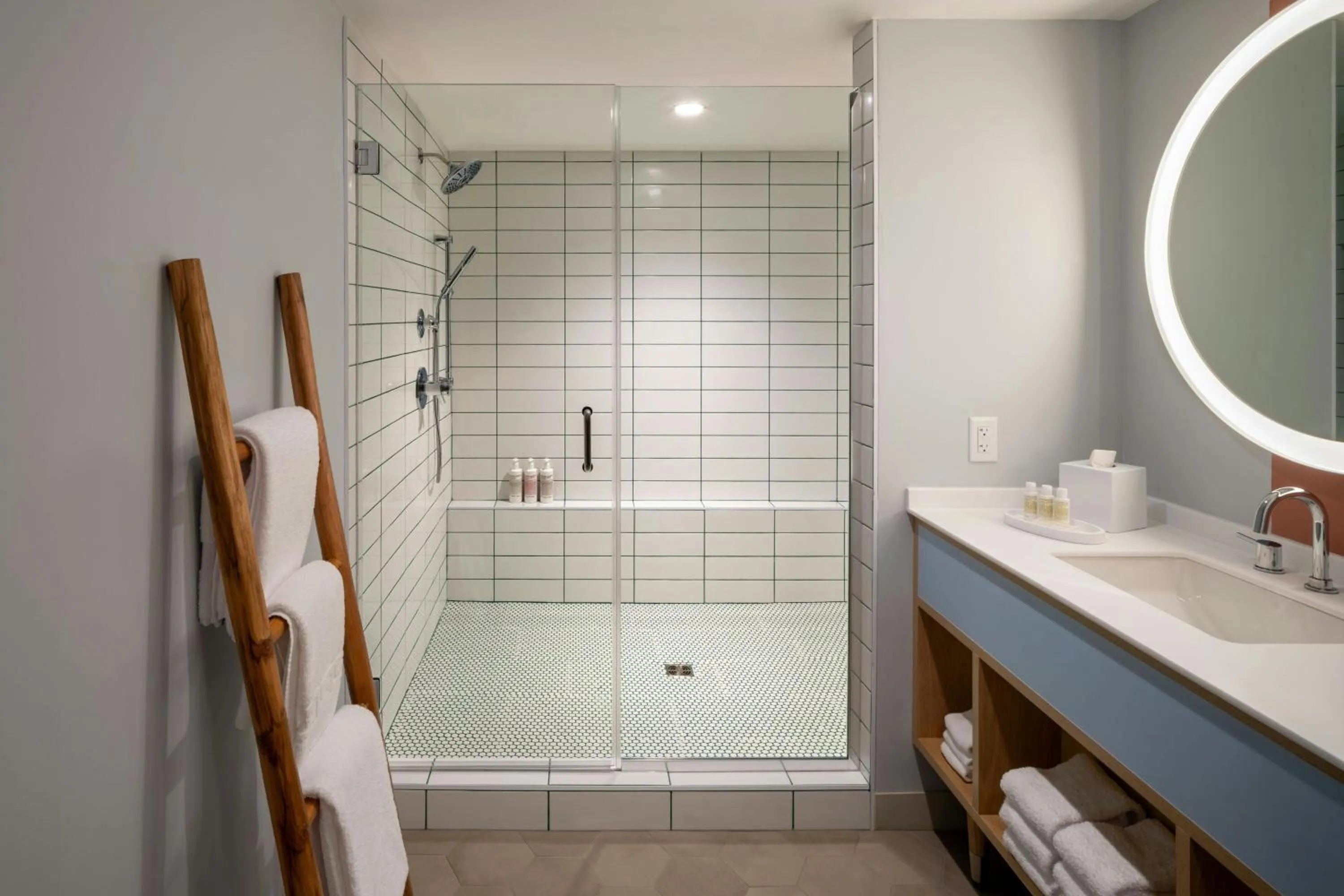 Bathroom in The Wayback, Pigeon Forge, A Tribute Portfolio Hotel