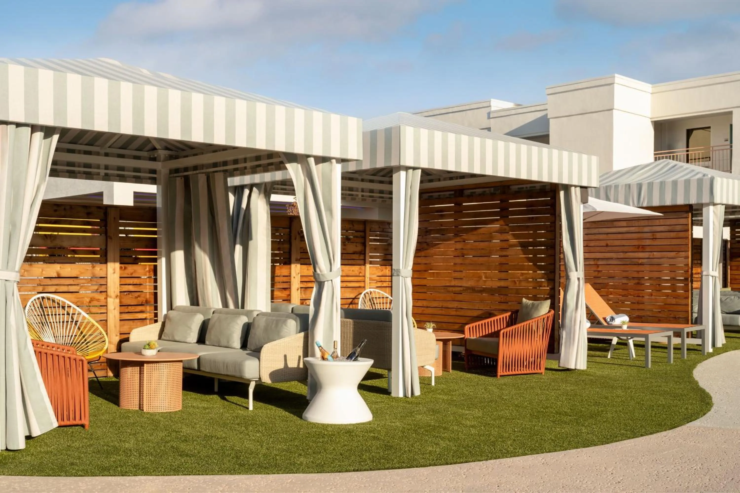 Lounge or bar in The Wayback, Pigeon Forge, A Tribute Portfolio Hotel